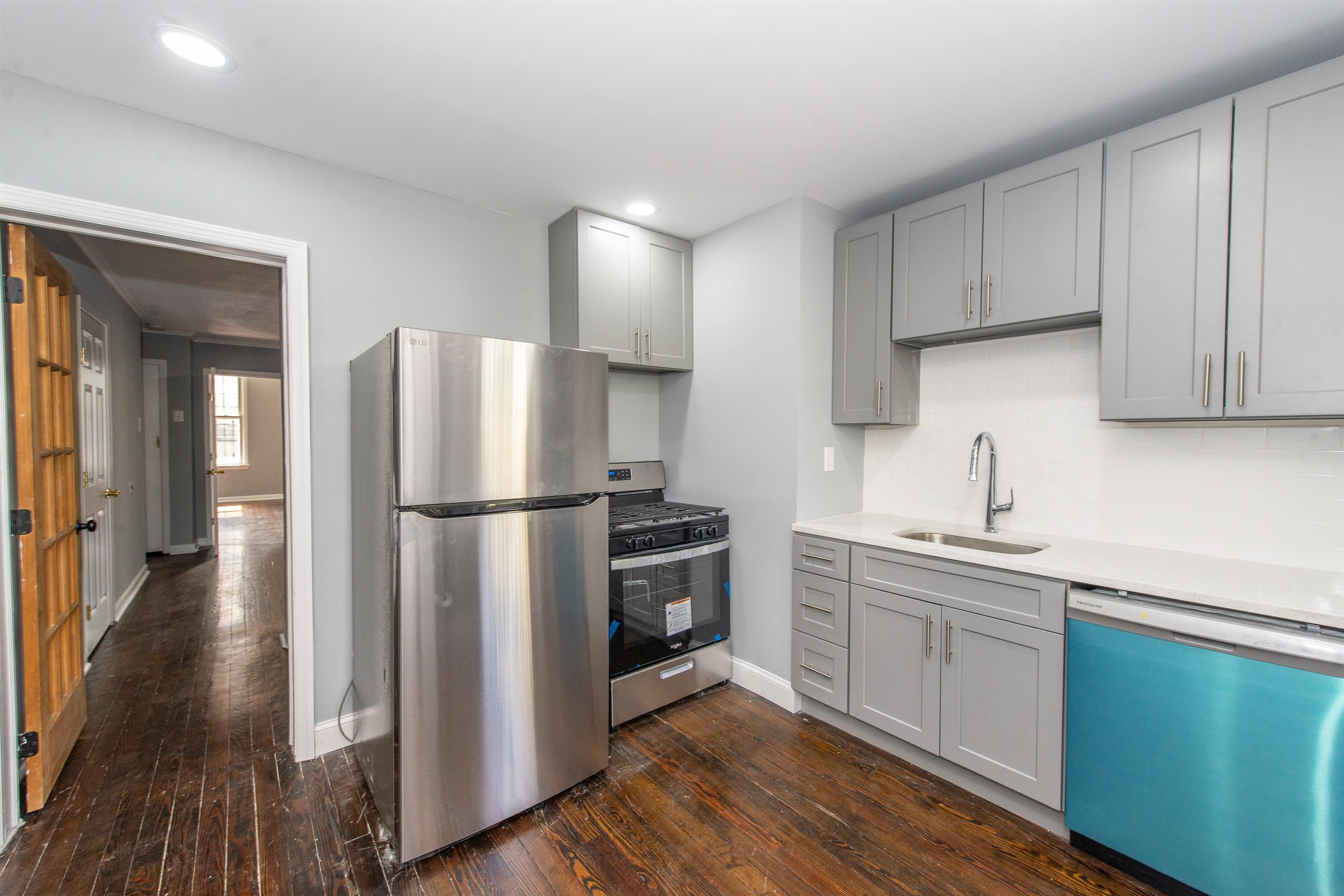 # 240019368 - For Rent in JERSEY CITY - Heights NJ