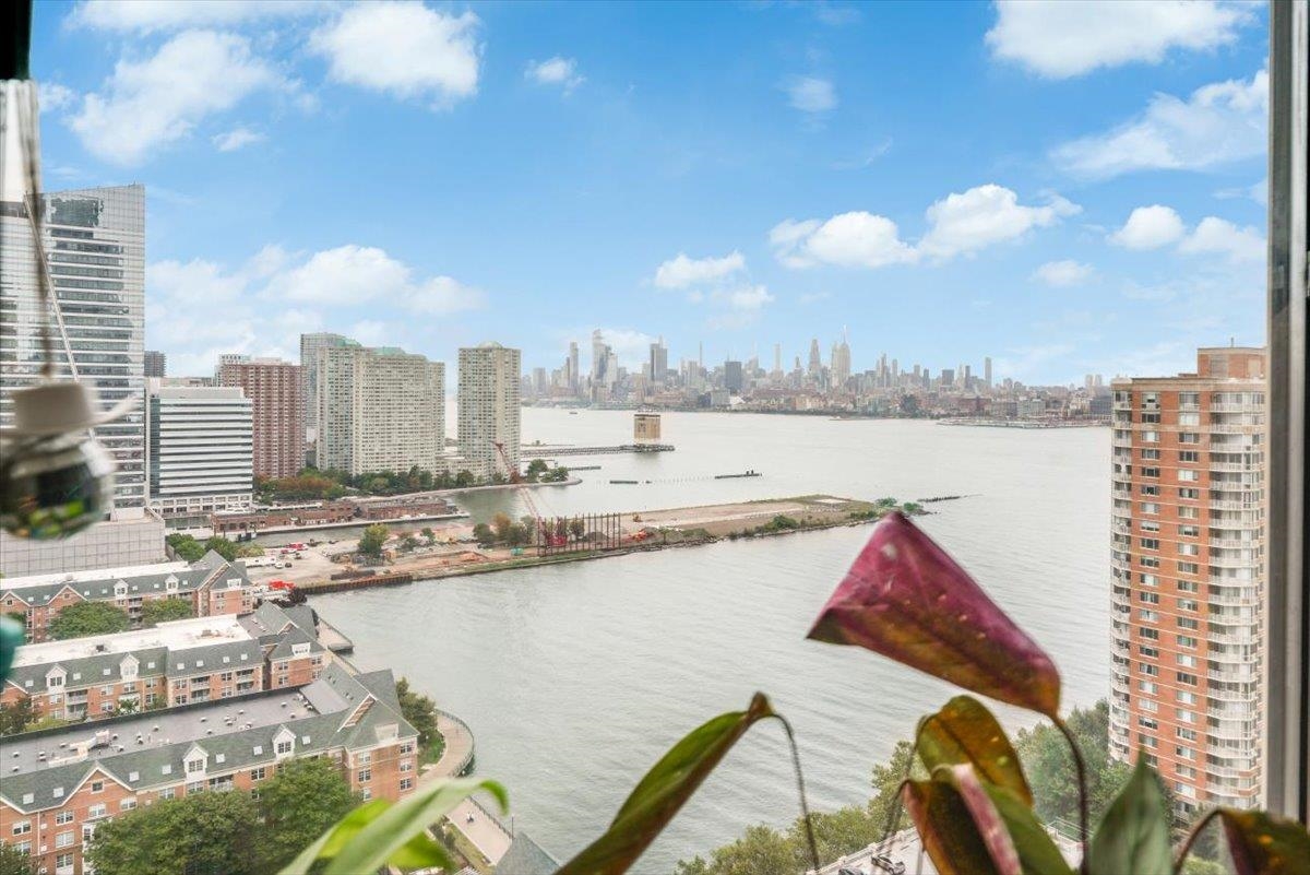 # 240019384 - For Rent in JERSEY CITY - Downtown NJ