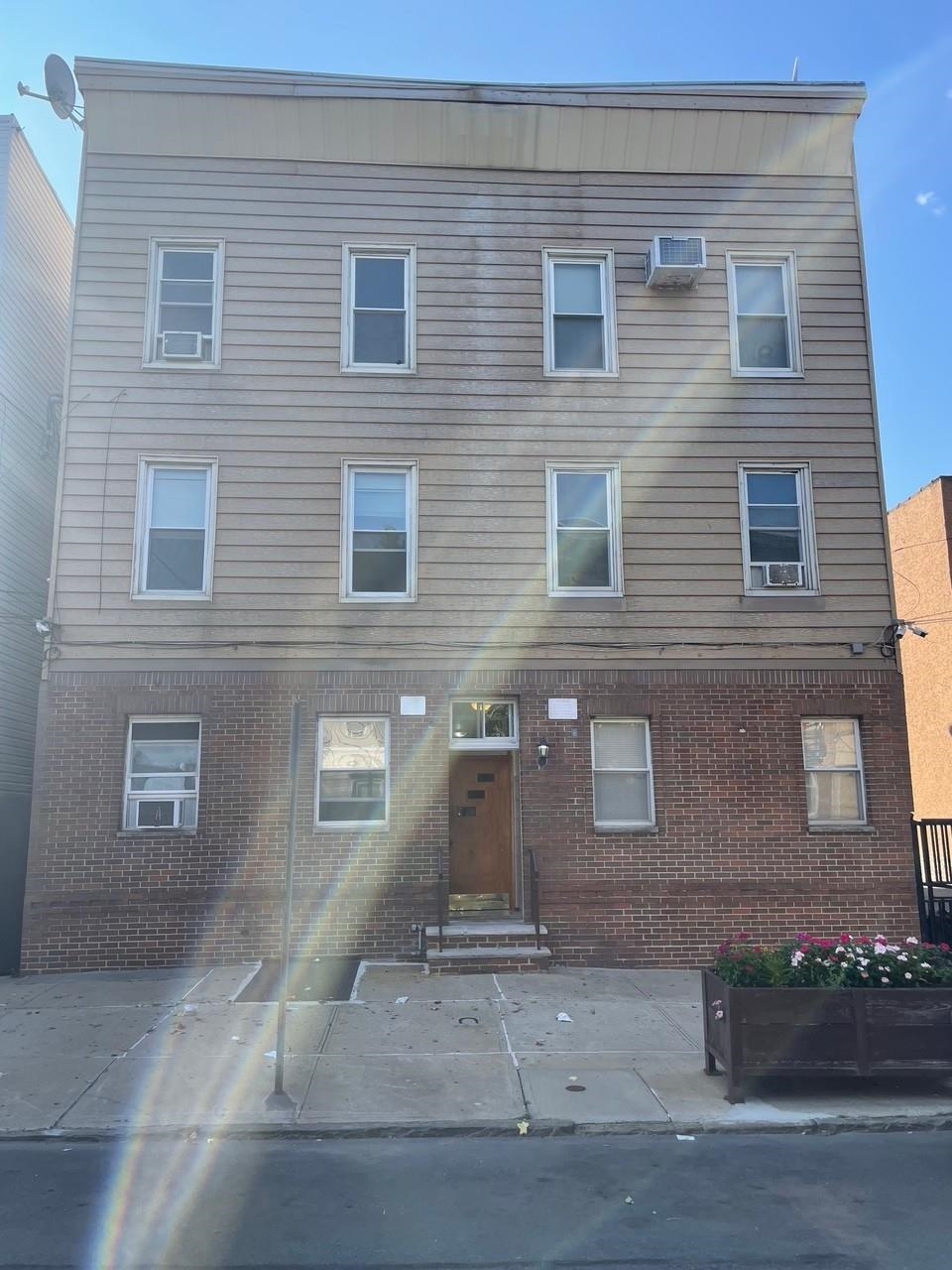 # 240019559 - For Rent in JERSEY CITY - West Bergen NJ