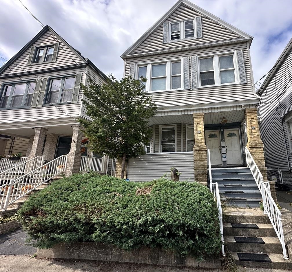 # 240019588 - For Rent in Bayonne NJ