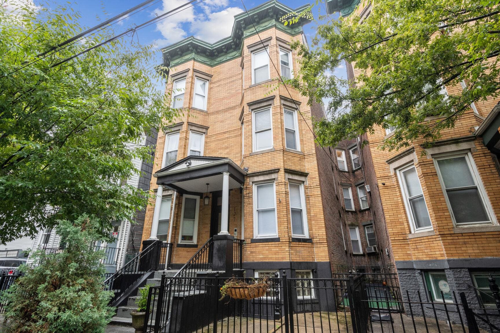 # 240019614 - For Rent in JERSEY CITY - Heights NJ