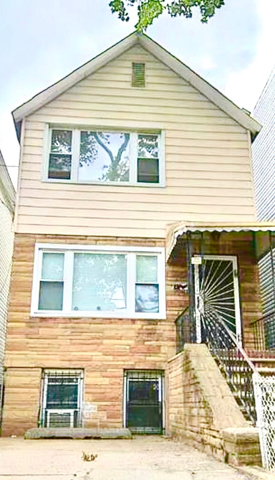 # 240019702 - For Rent in JERSEY CITY - West Bergen NJ