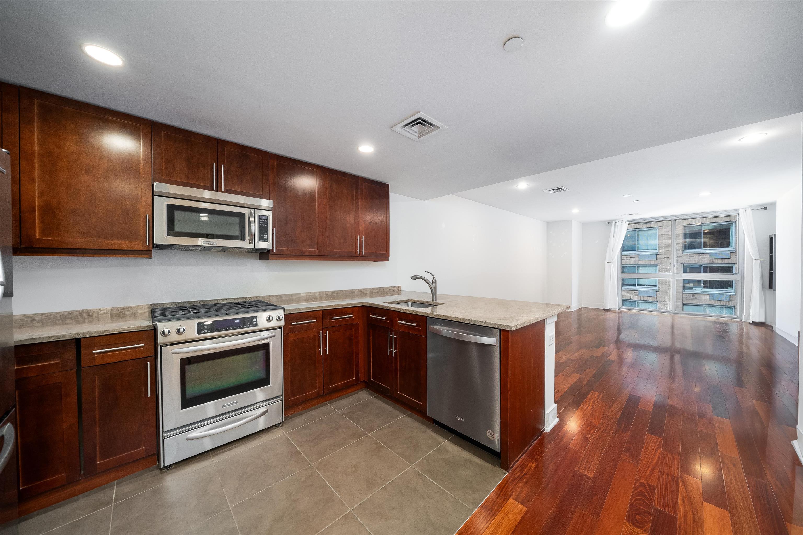 # 240019737 - For Rent in JERSEY CITY - Downtown NJ