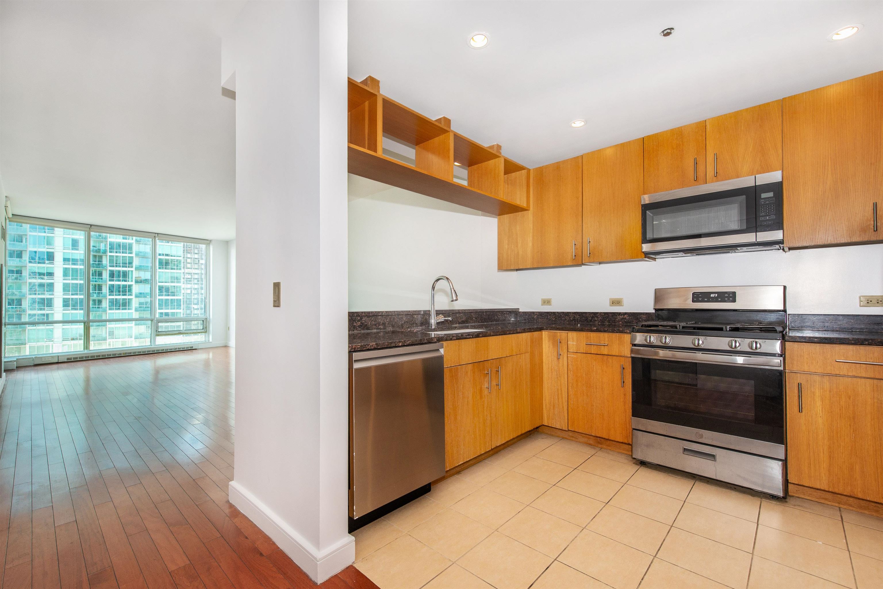 # 240019744 - For Rent in JERSEY CITY - Downtown NJ