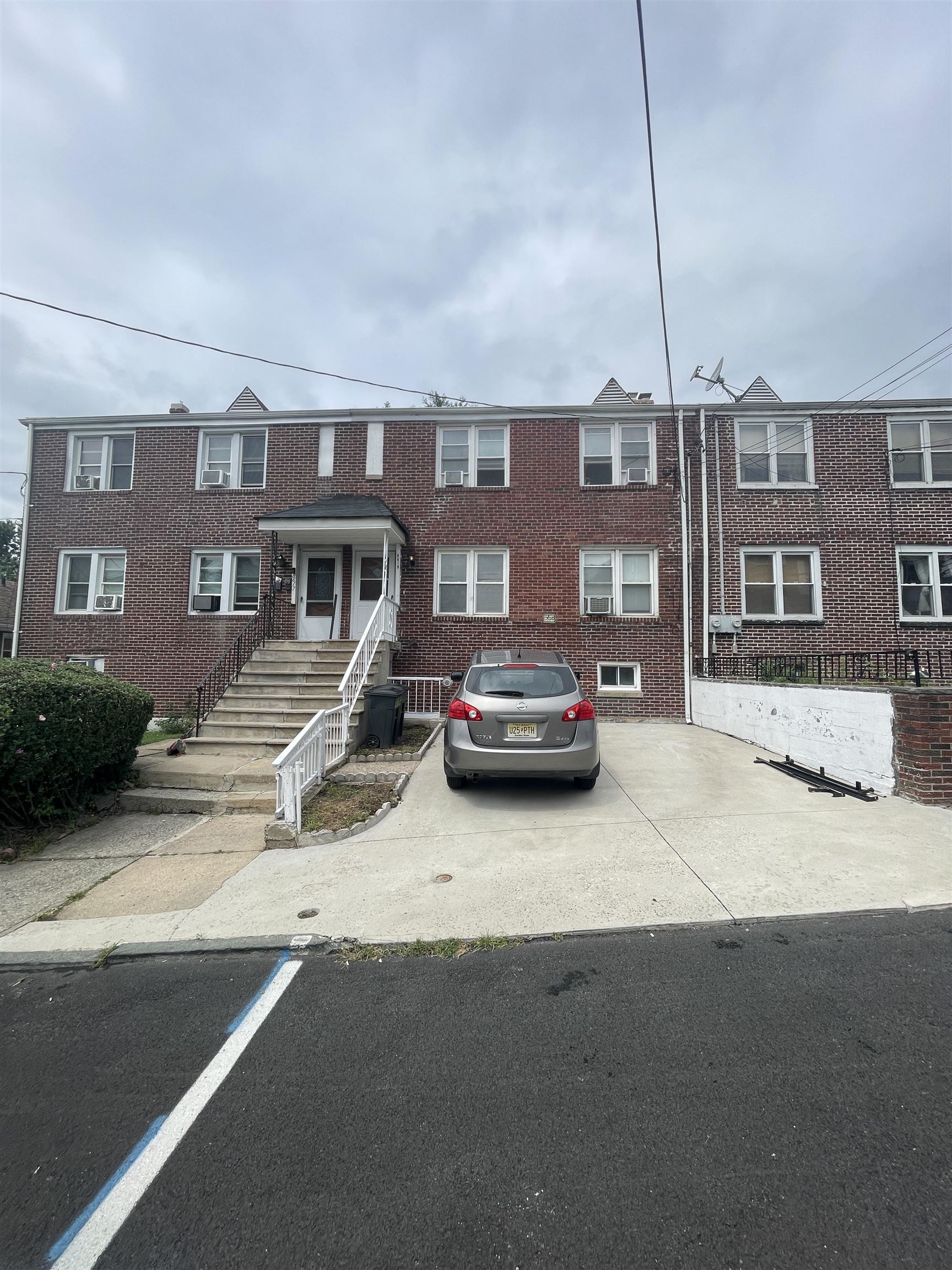 # 240019838 - For Rent in North Bergen NJ