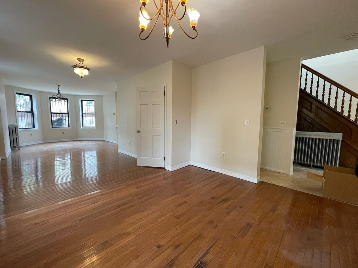 # 240019951 - For Rent in JERSEY CITY - Heights NJ