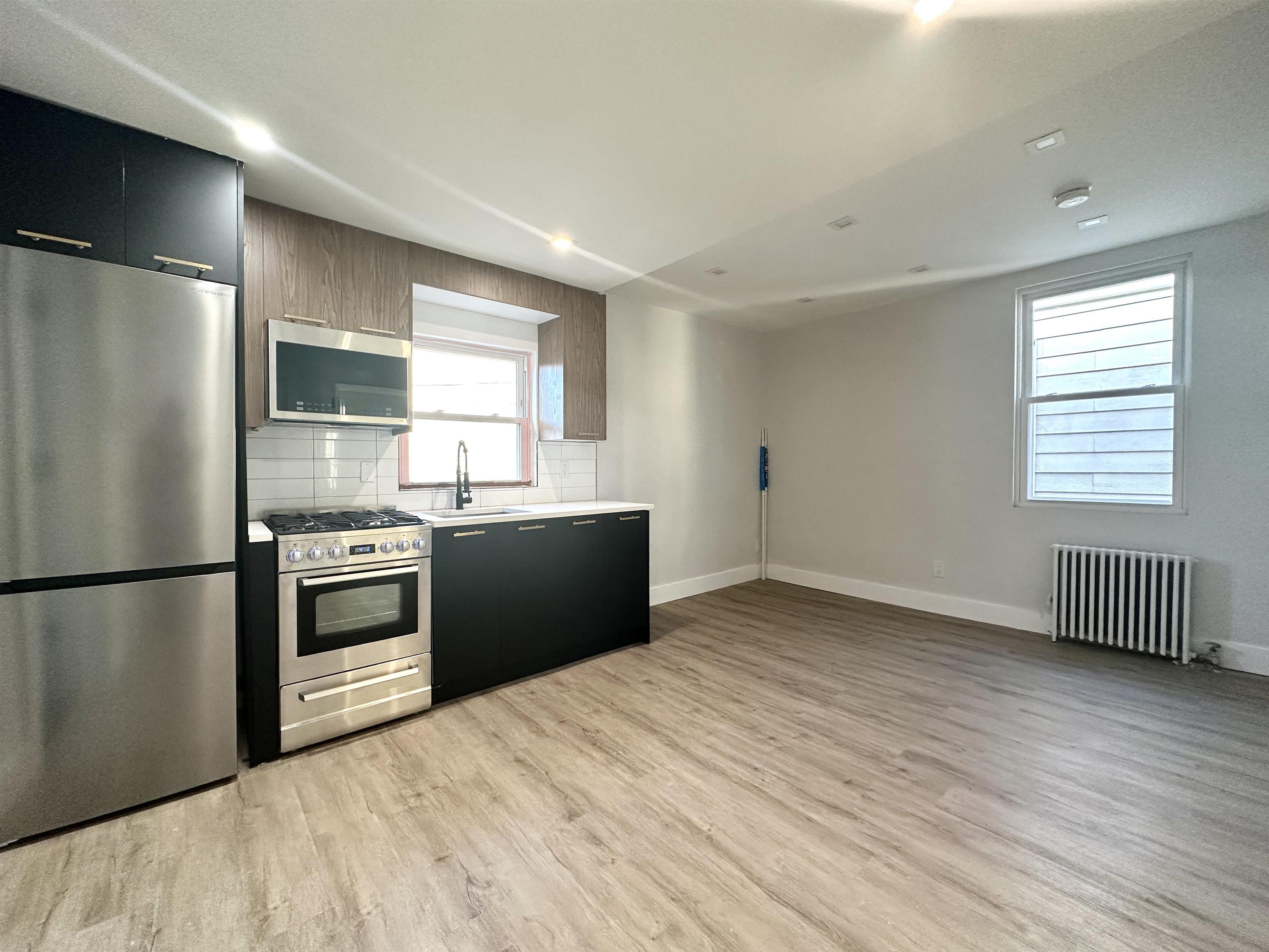 # 240020056 - For Rent in JERSEY CITY - Heights NJ