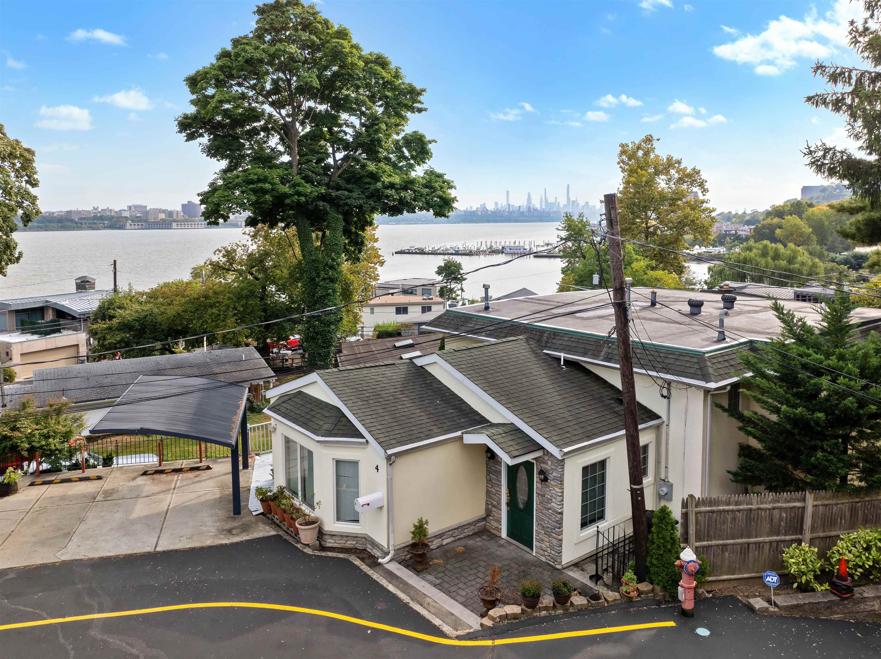 # 240020065 - For Rent in Edgewater NJ