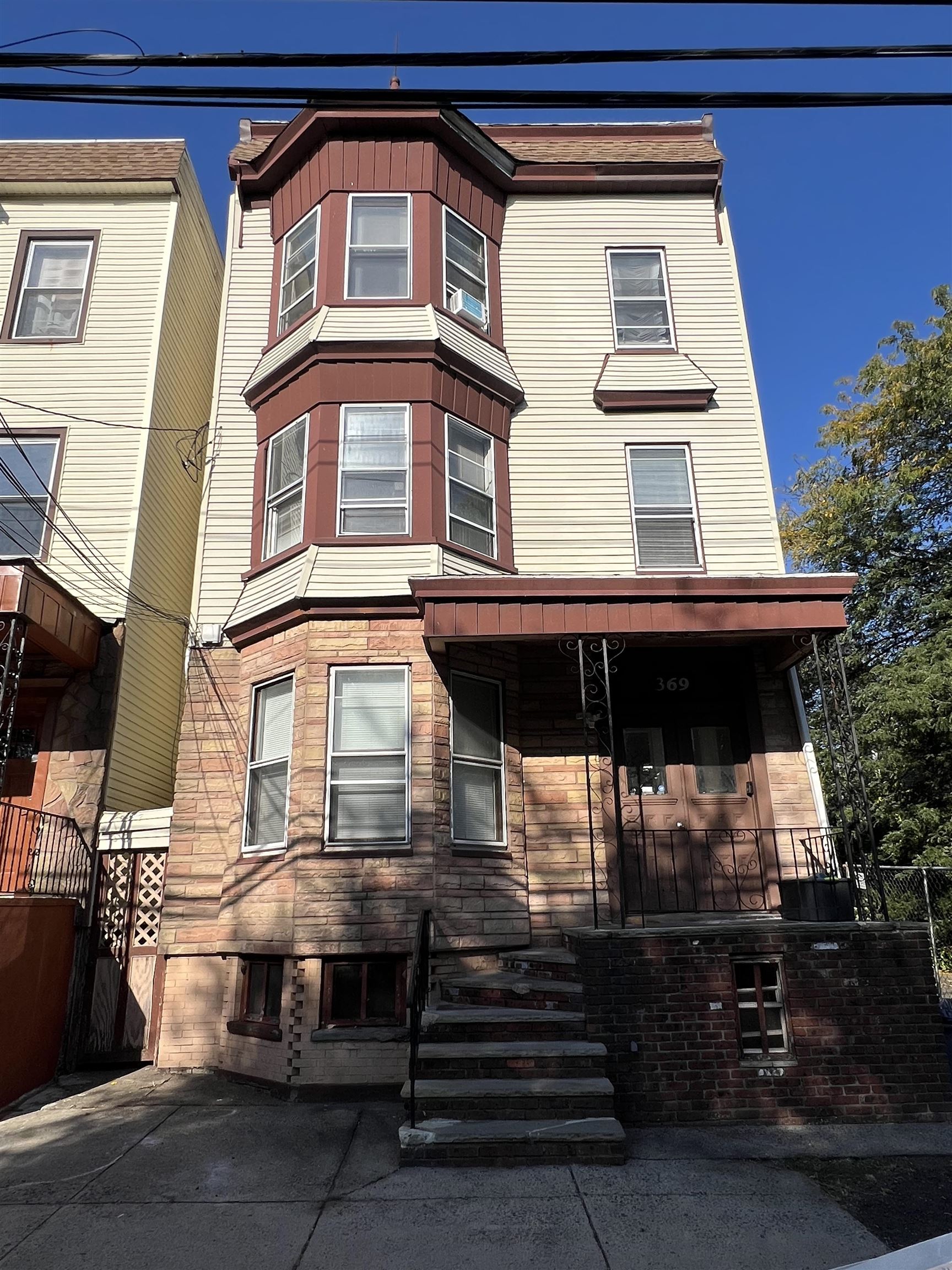 # 240020094 - For Rent in Newark NJ