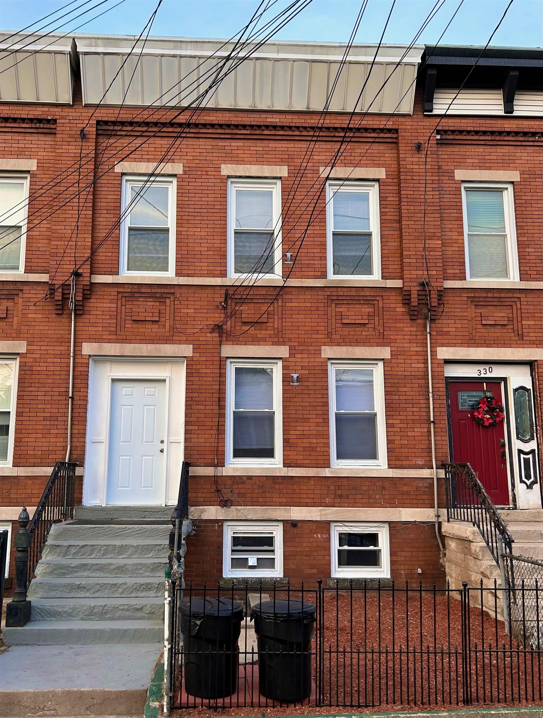 # 240020100 - For Rent in JERSEY CITY - West Bergen NJ