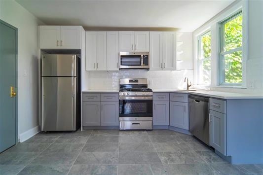 # 240020124 - For Rent in JERSEY CITY - Heights NJ