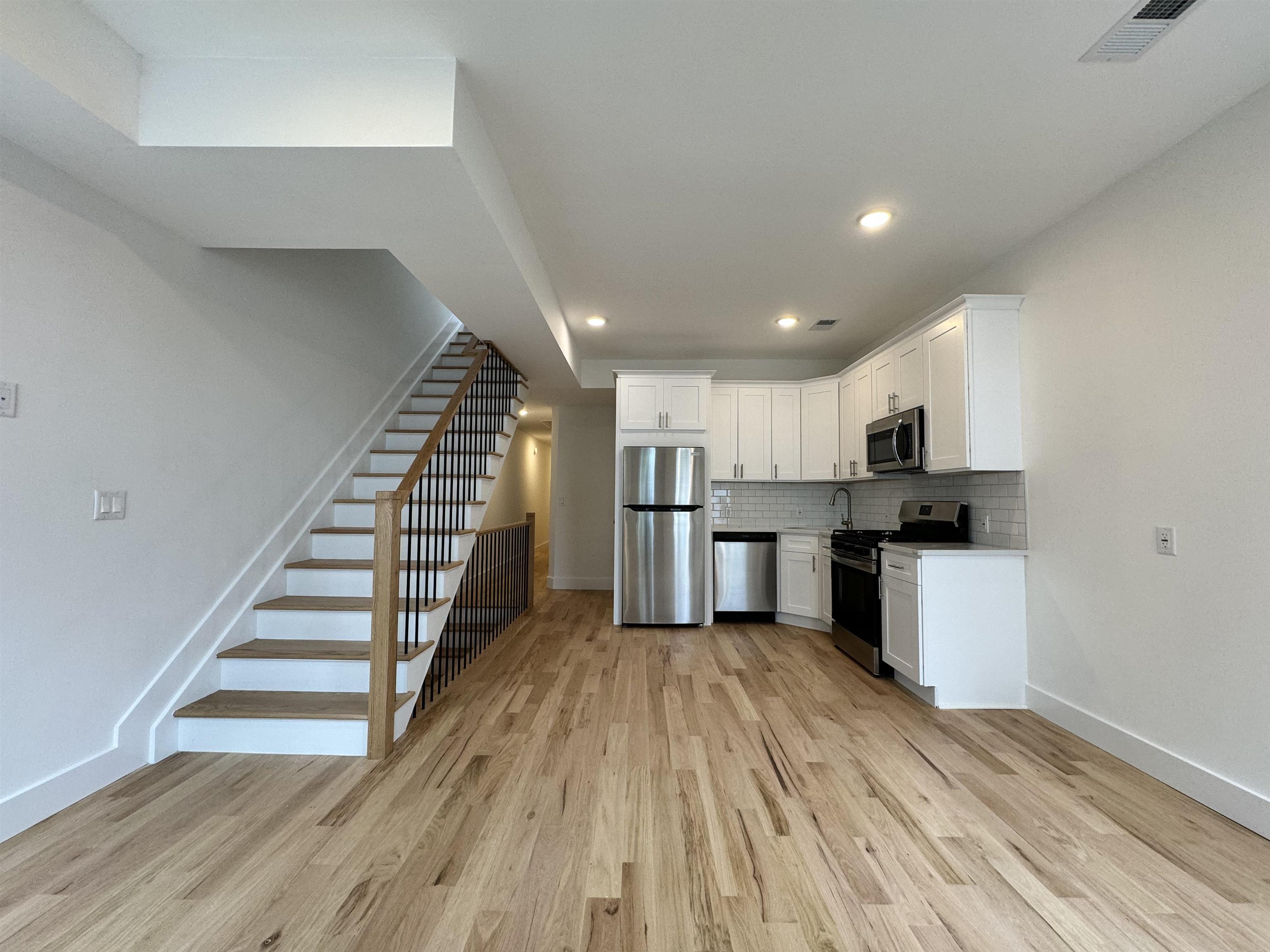 # 240020139 - For Rent in JERSEY CITY - Heights NJ