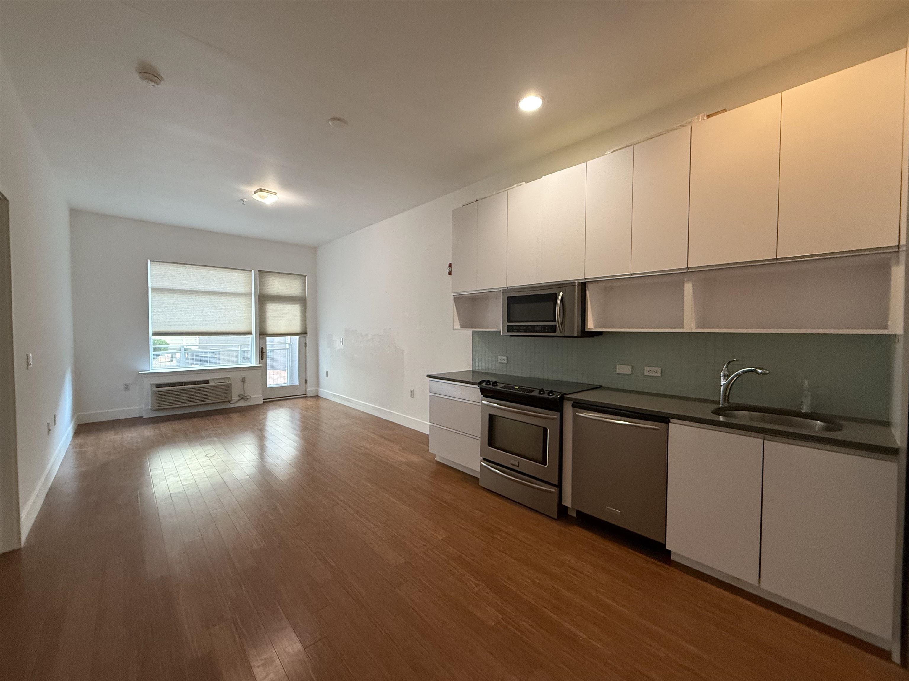 # 240020166 - For Rent in JERSEY CITY - Downtown NJ