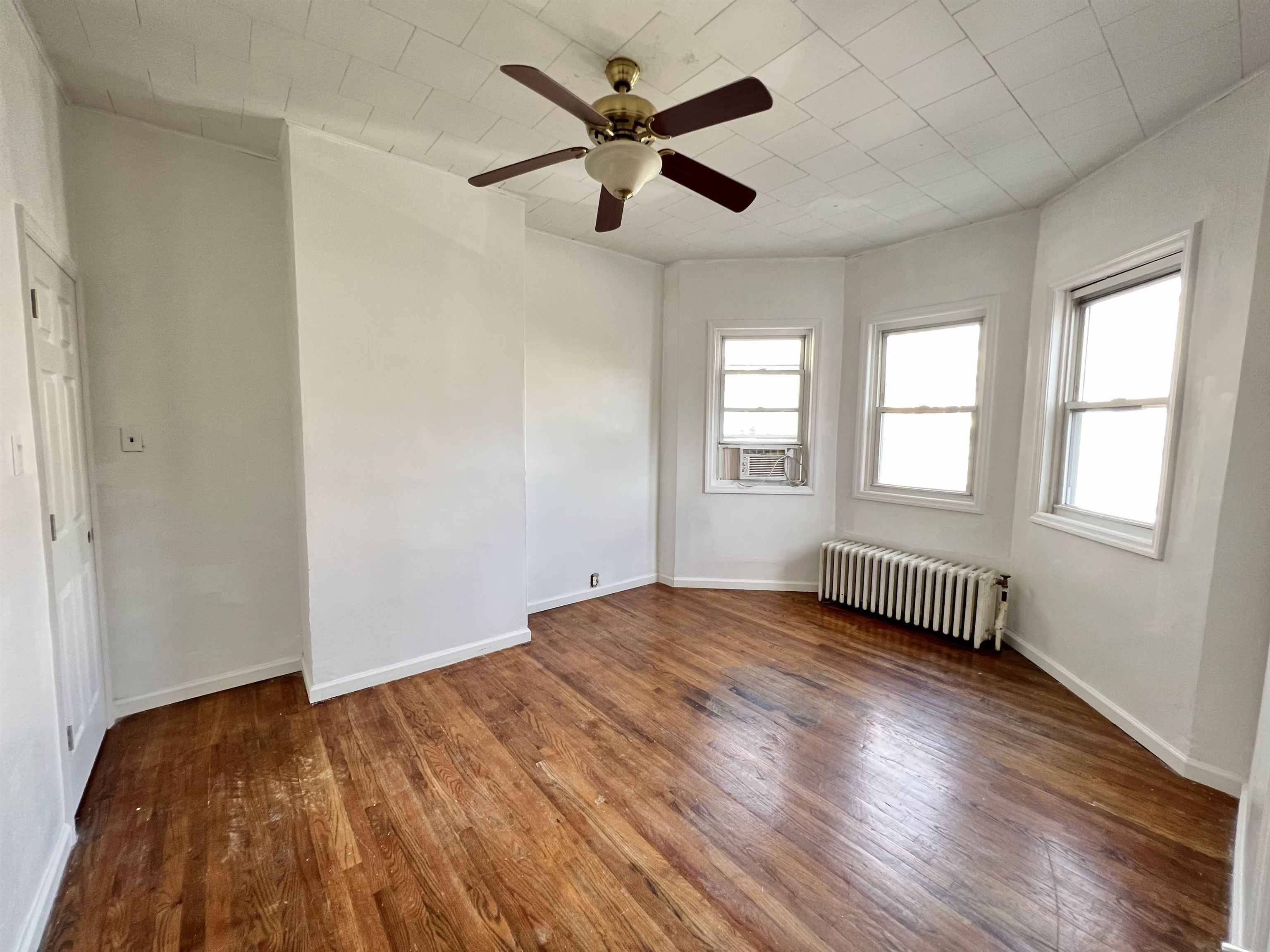 # 240020288 - For Rent in JERSEY CITY - Heights NJ