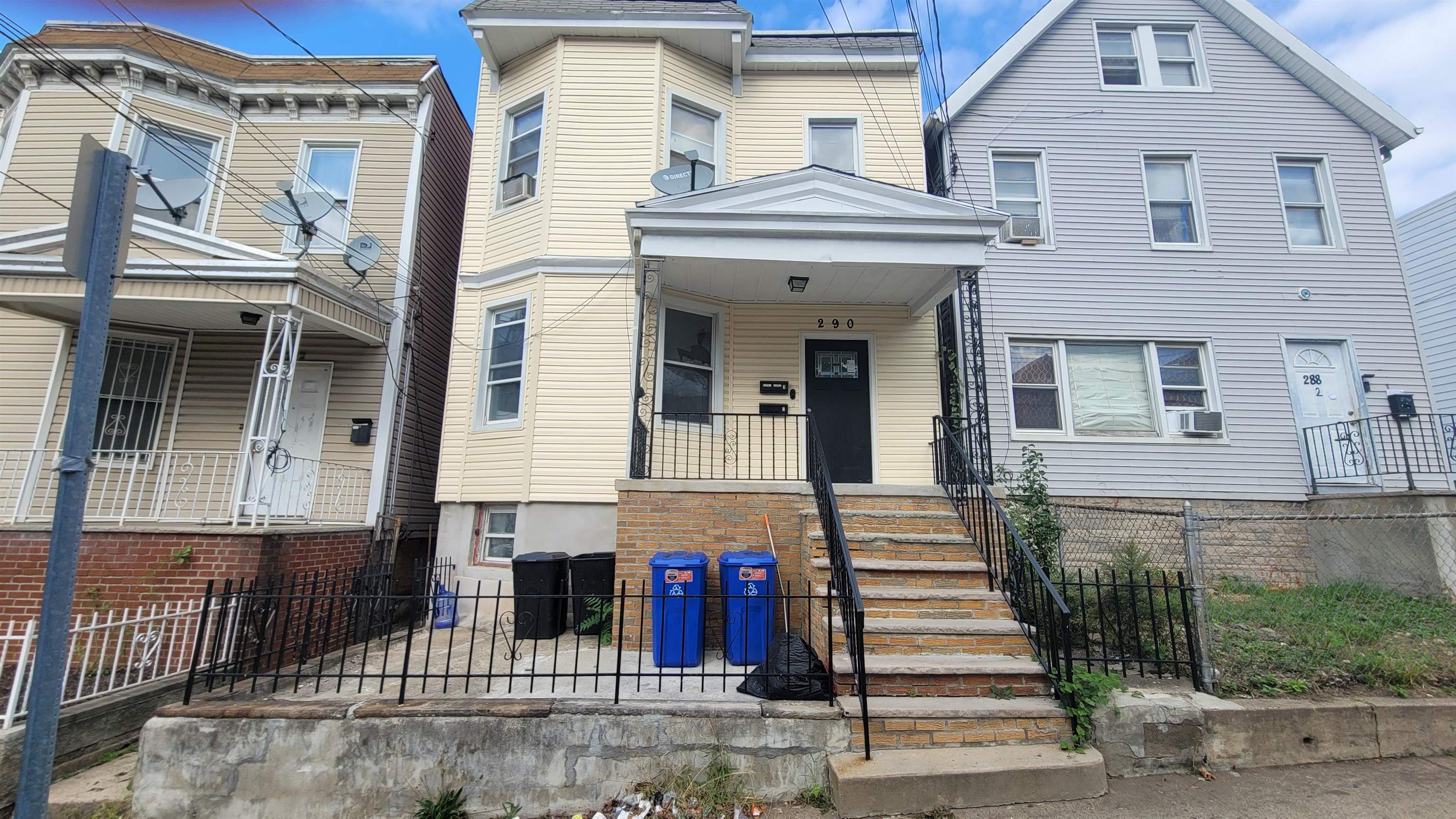 # 240020359 - For Rent in JERSEY CITY - West Bergen NJ