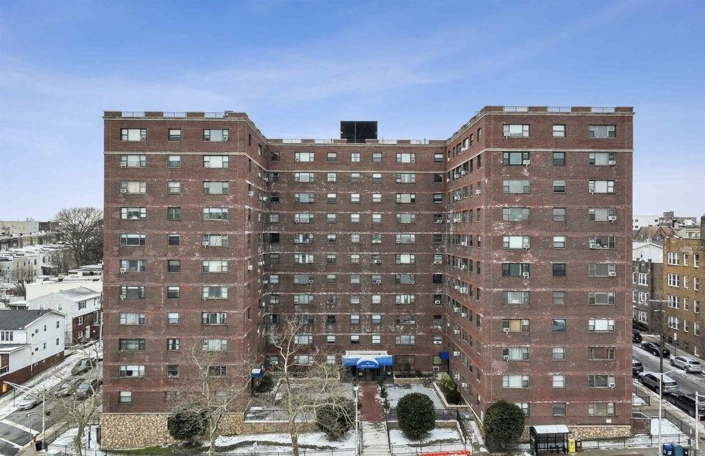 # 240020361 - For Rent in West New York NJ