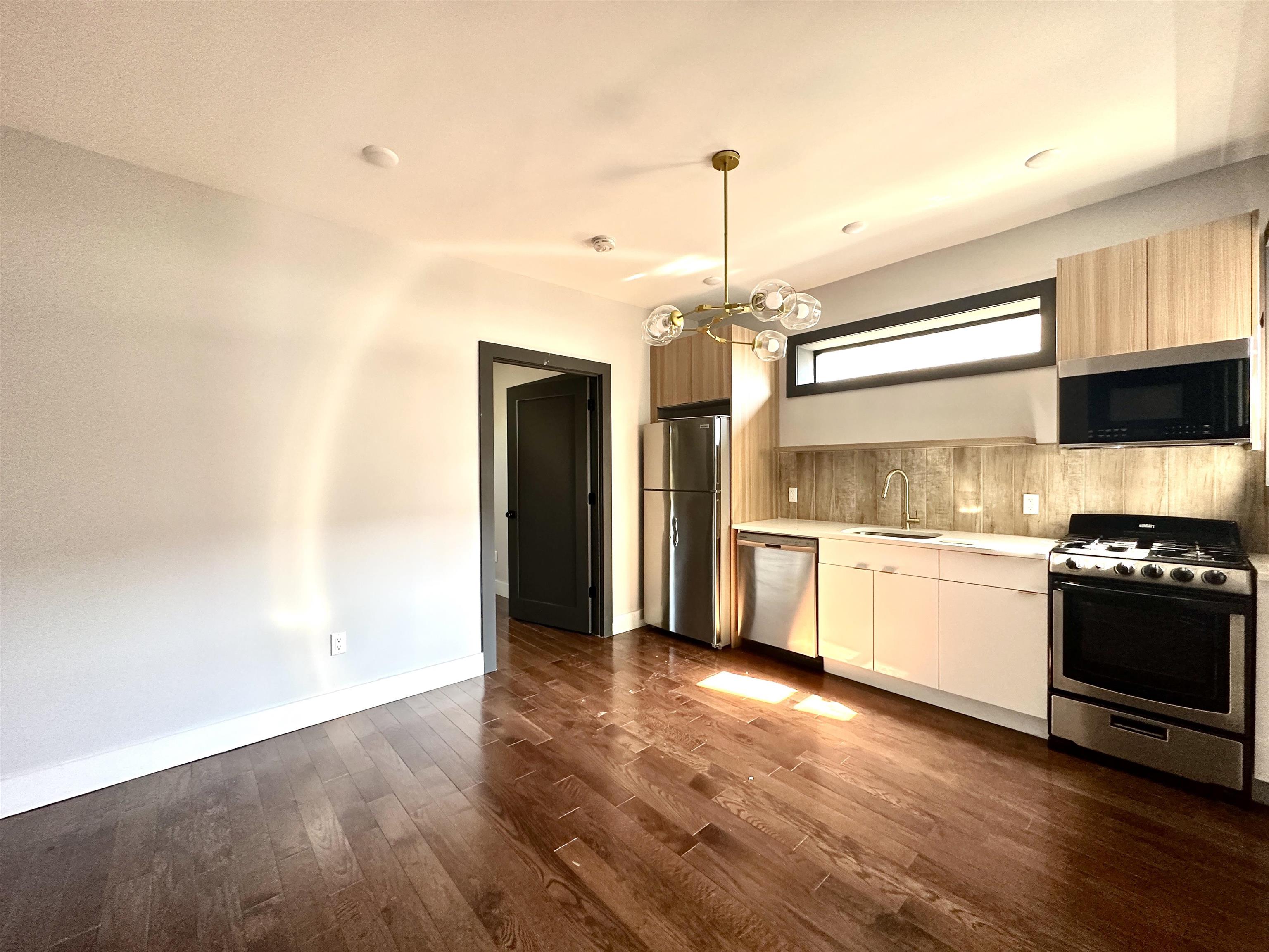 # 240020437 - For Rent in JERSEY CITY - Journal Square NJ