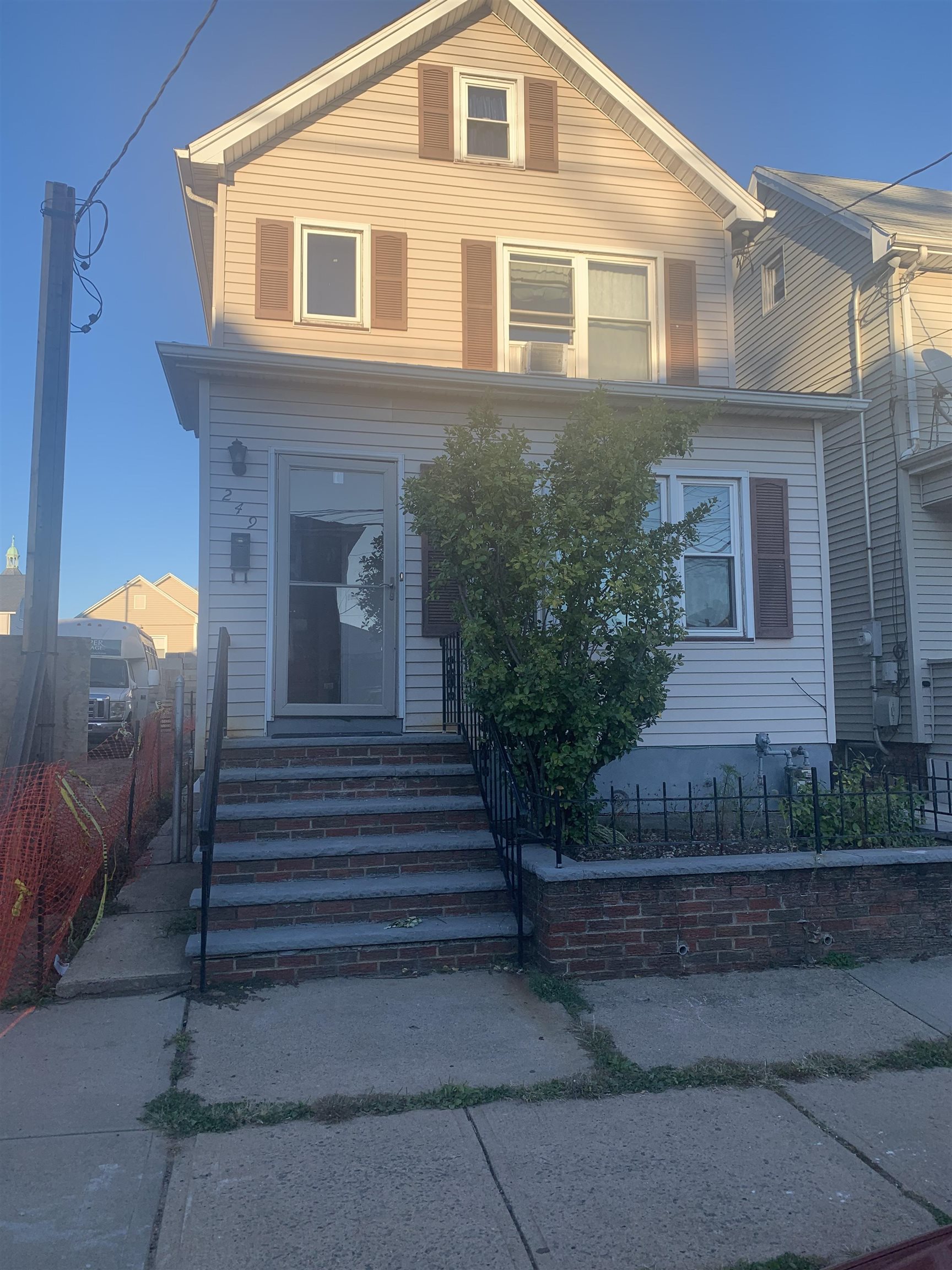 # 240020480 - For Rent in Elizabeth NJ