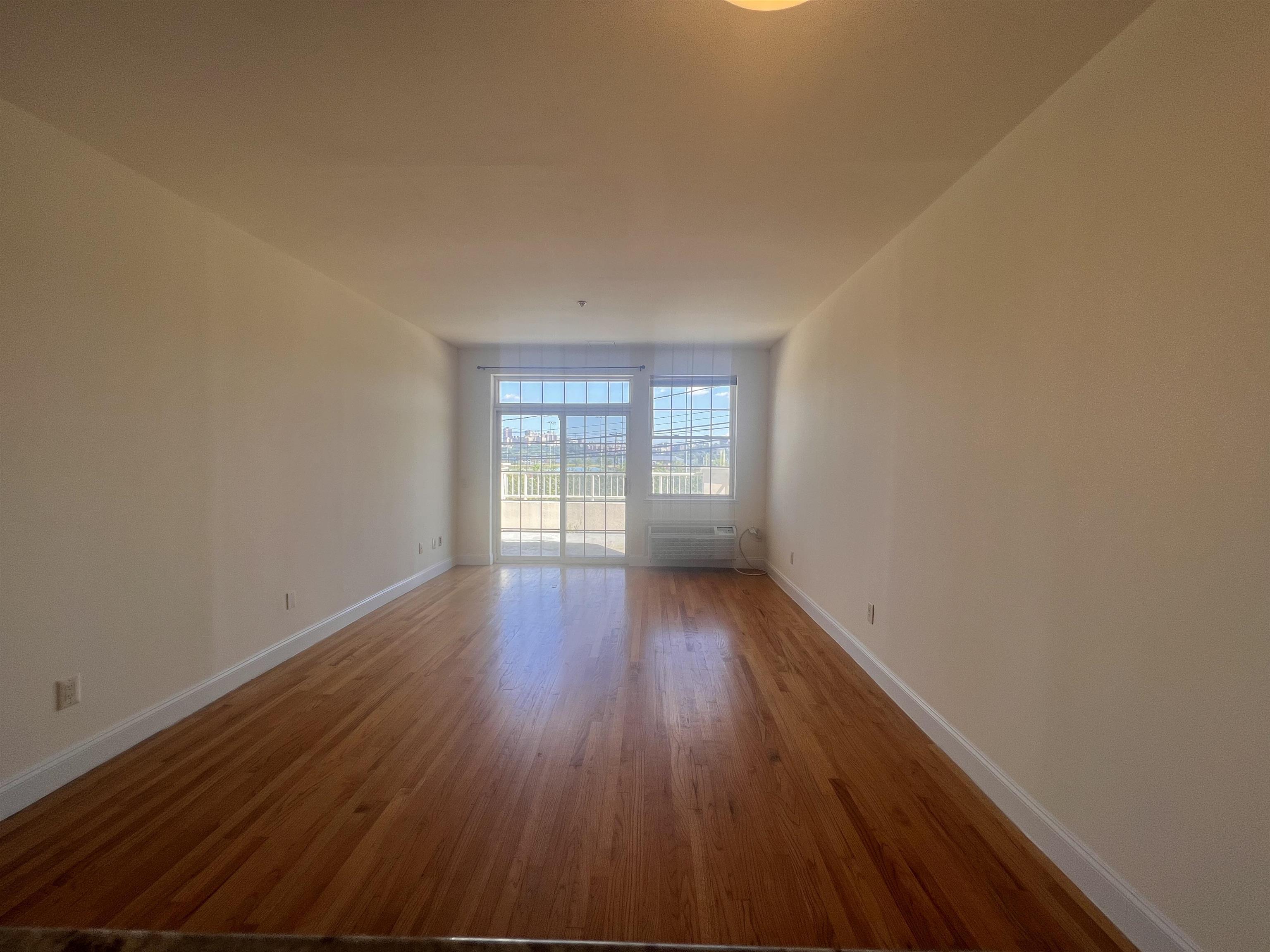 # 240020583 - For Rent in Edgewater NJ