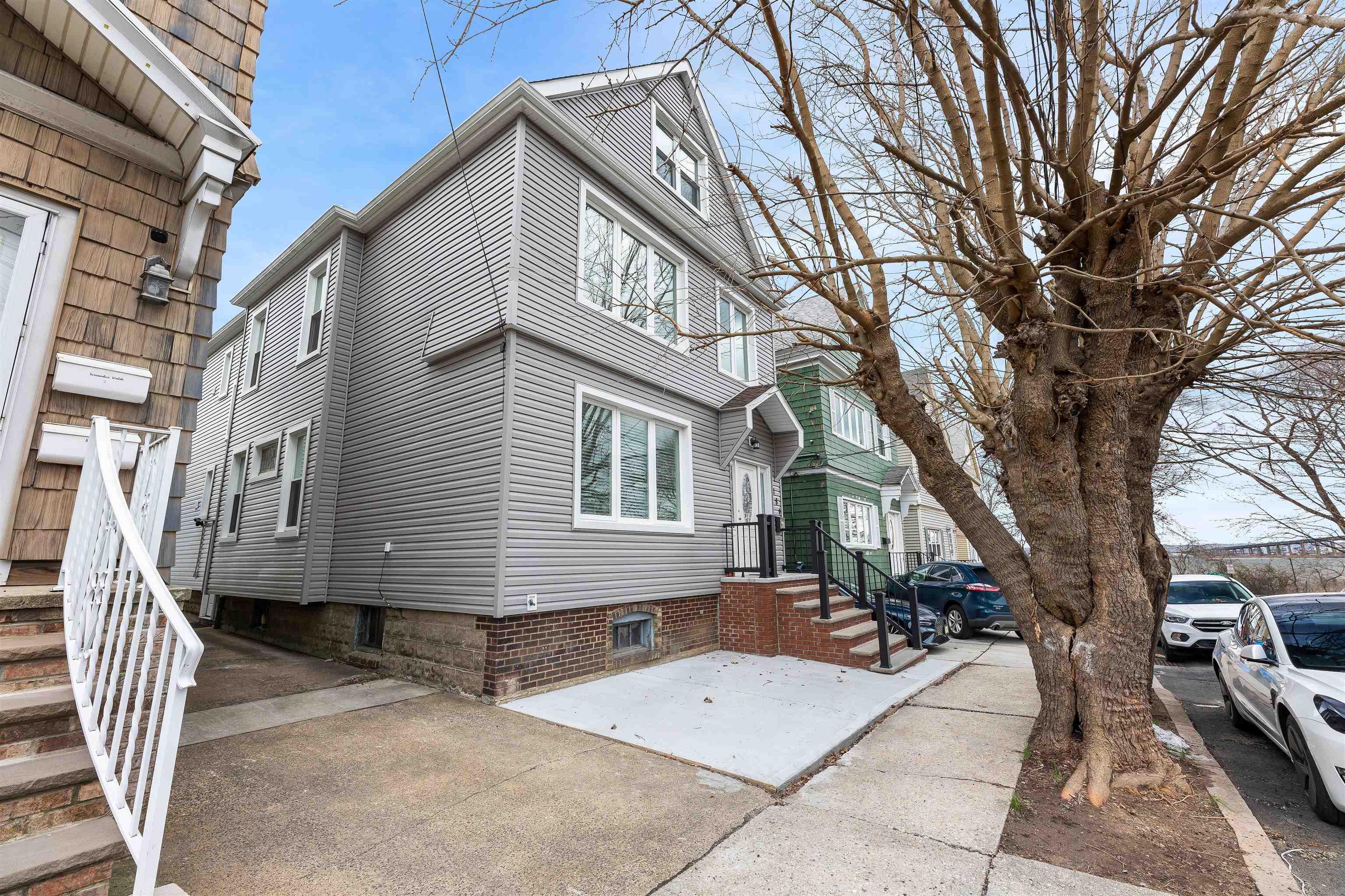 # 240020603 - For Rent in Bayonne NJ