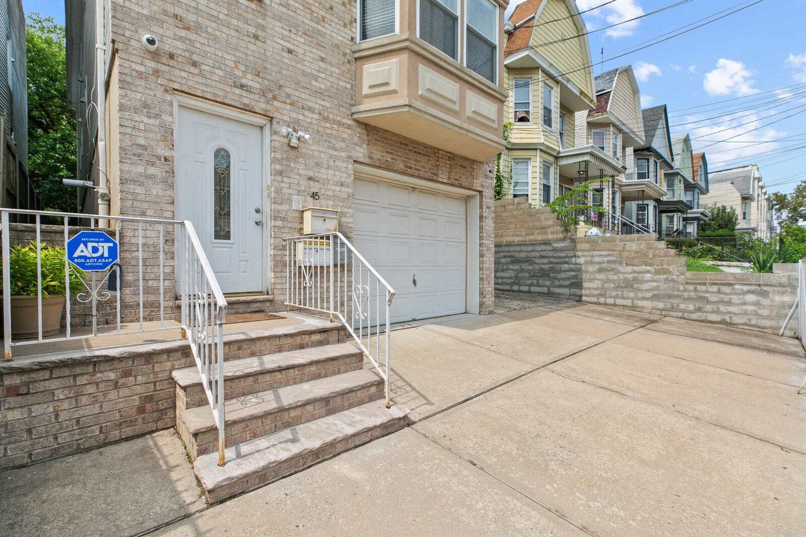 # 240020643 - For Rent in JERSEY CITY - Greenville NJ