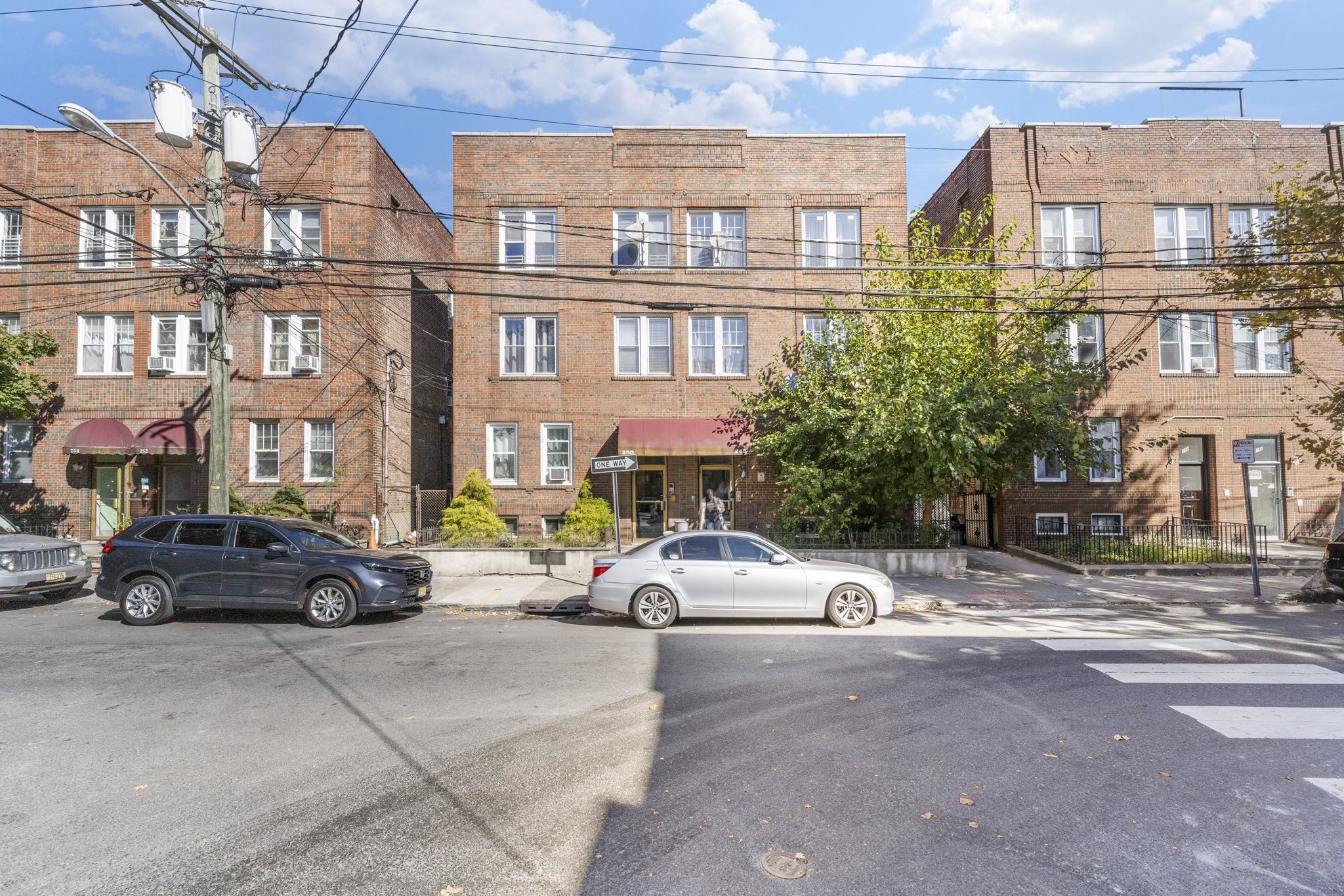 # 240020723 - For Rent in JERSEY CITY - West Bergen NJ