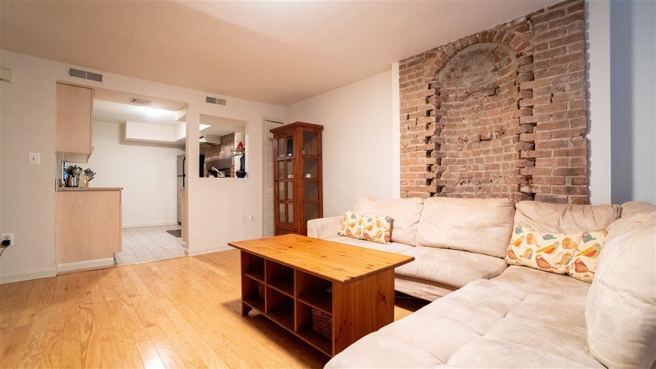 # 240020868 - For Rent in JERSEY CITY - Downtown NJ