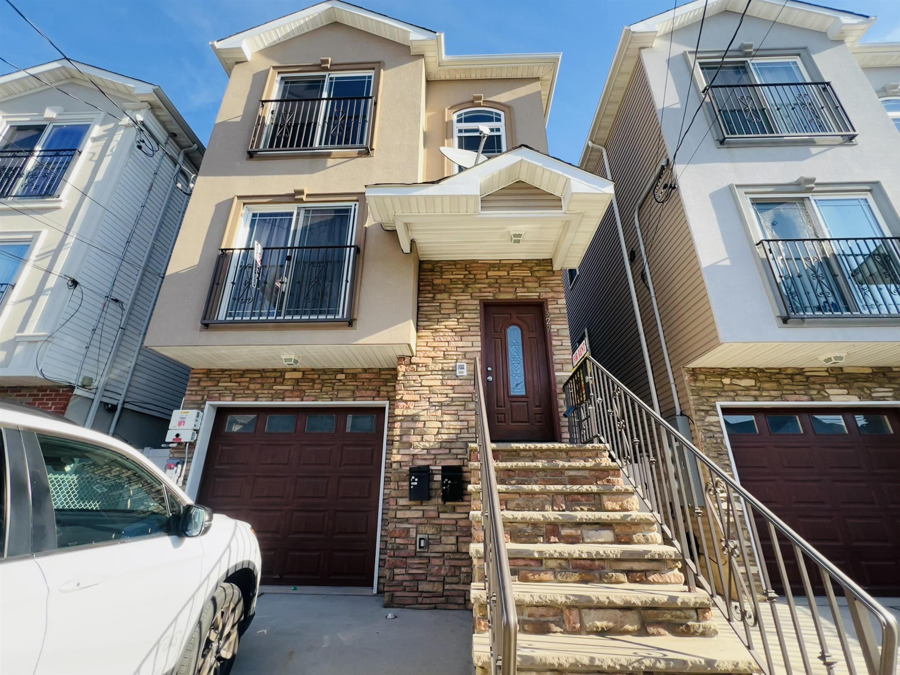 # 240023090 - For Rent in Elizabeth NJ