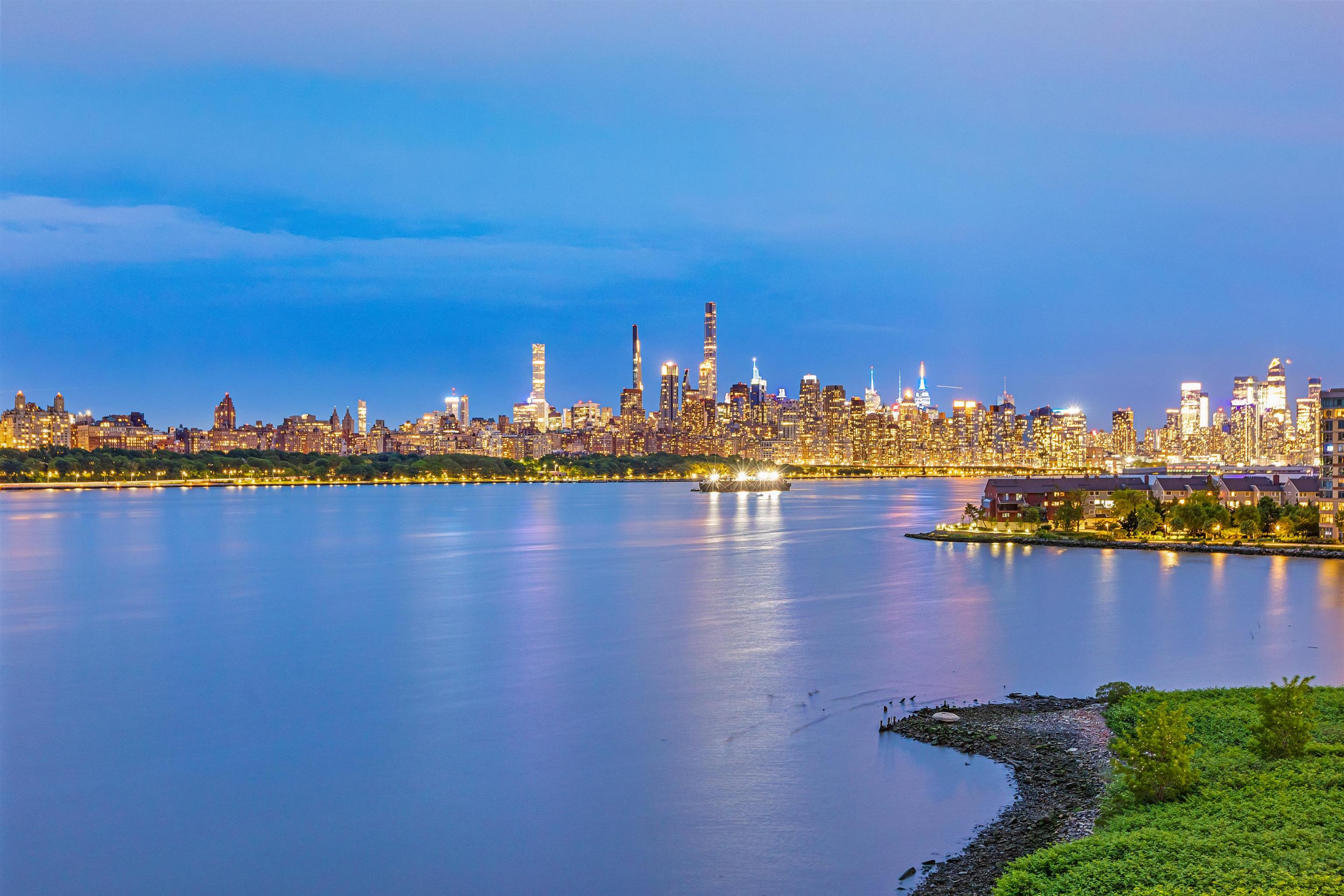 # 240023103 - For Rent in Edgewater NJ