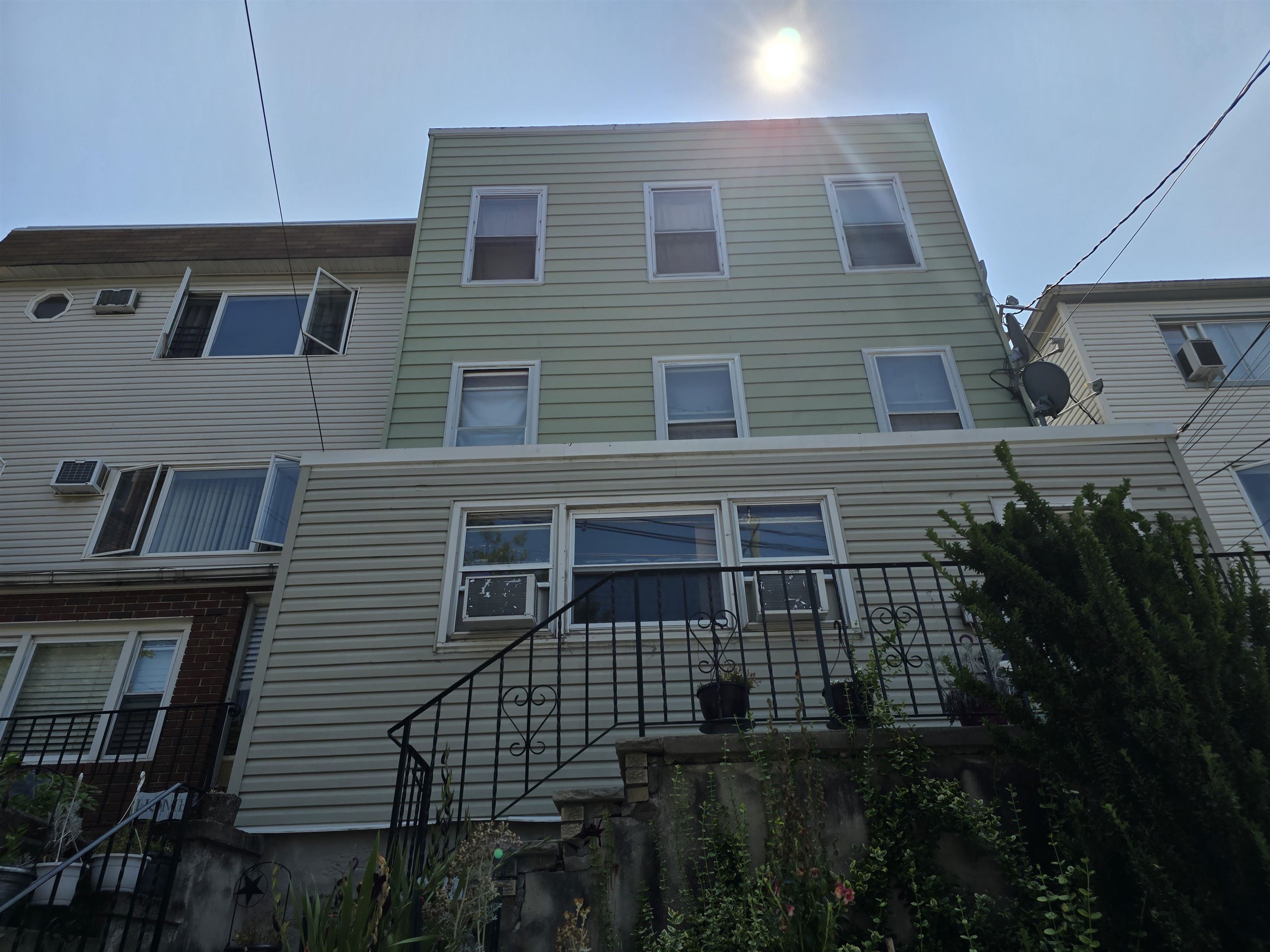 # 240023534 - For Rent in JERSEY CITY - Heights NJ