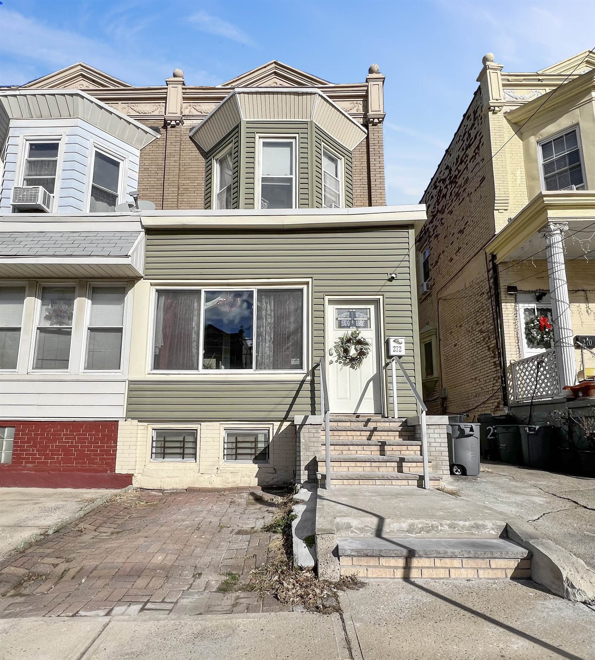 # 250000522 - For Rent in JERSEY CITY - West Bergen NJ