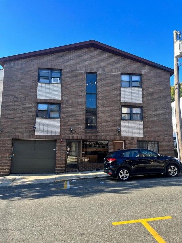 # 250003611 - For Rent in Guttenberg NJ