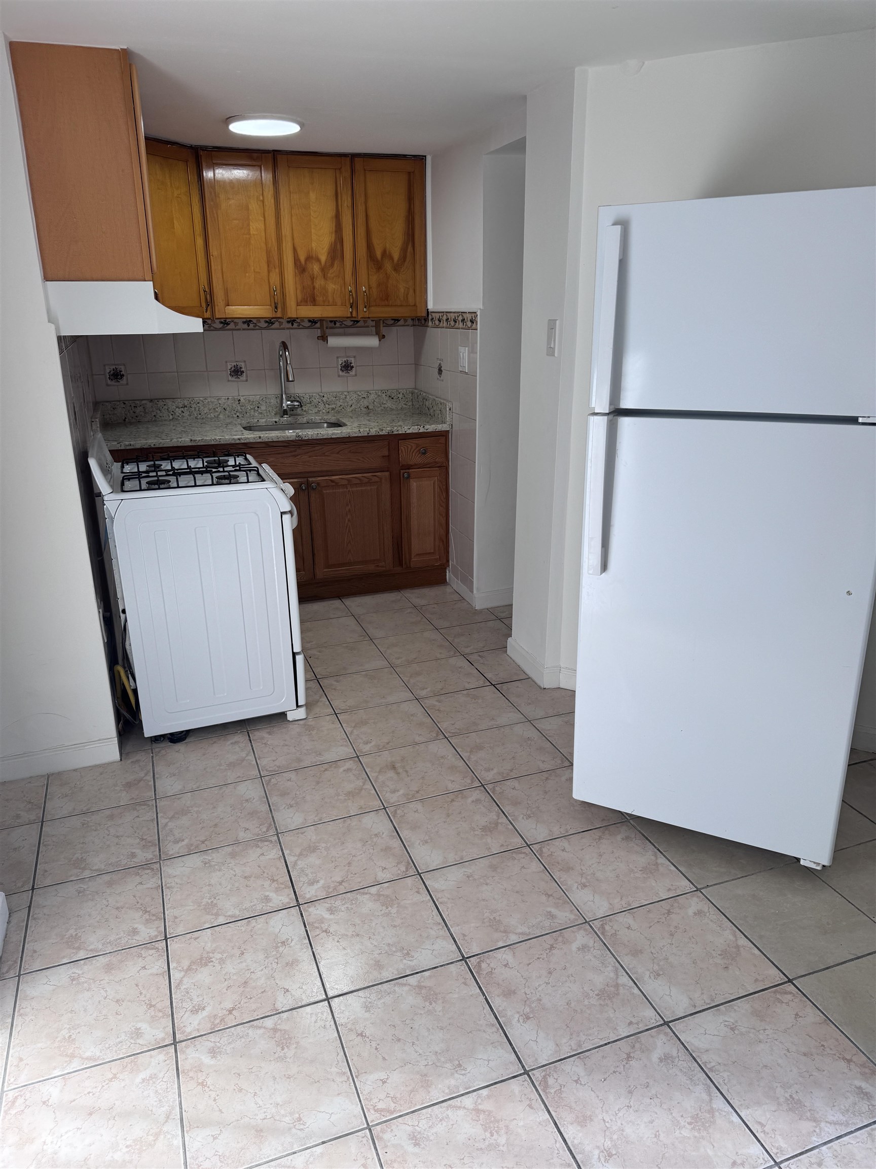 # 250003666 - For Rent in Union City NJ