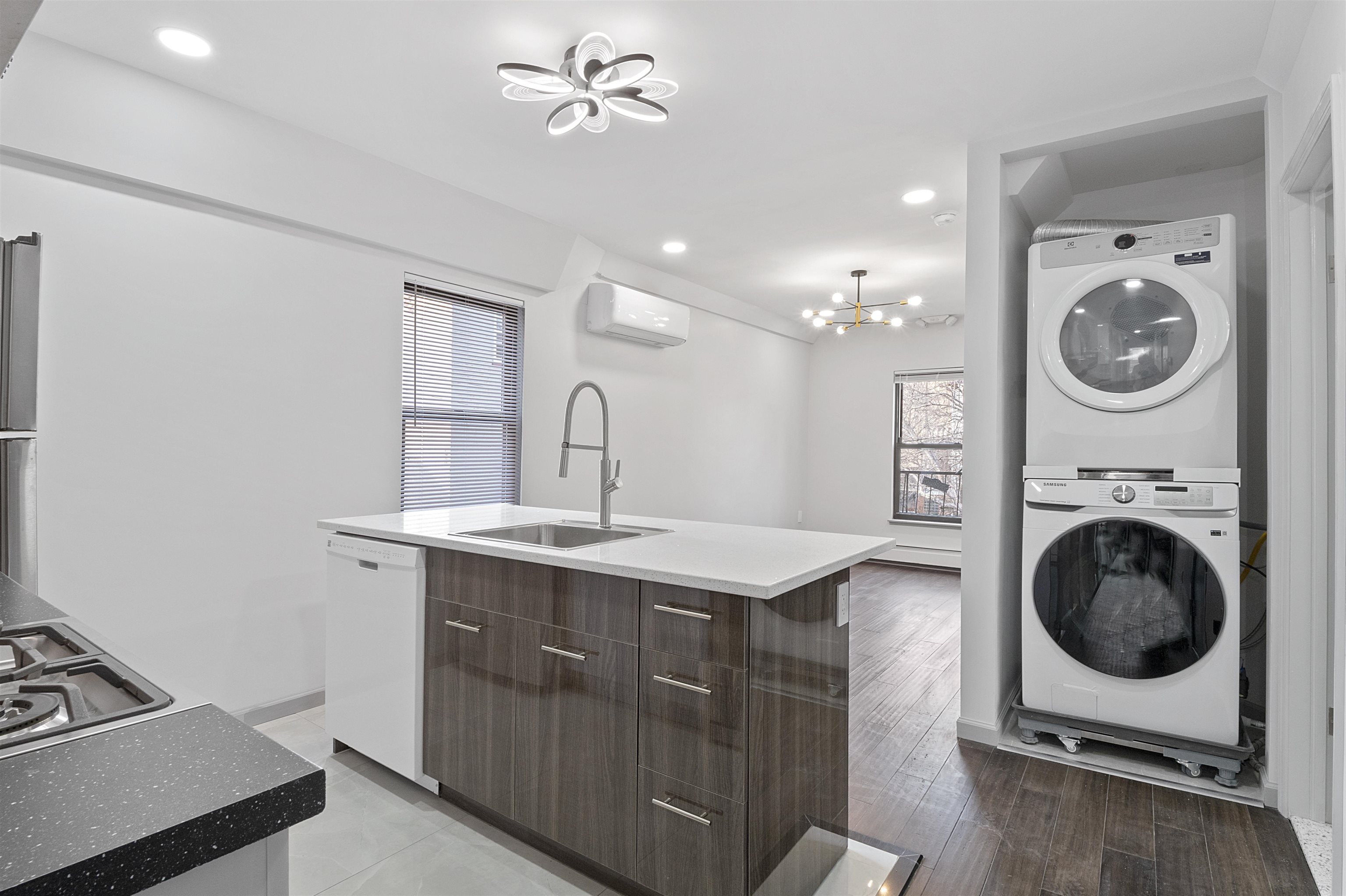 # 250004003 - For Rent in JERSEY CITY - Downtown NJ