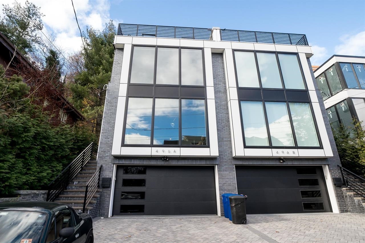 # 250004357 - For Rent in Edgewater NJ