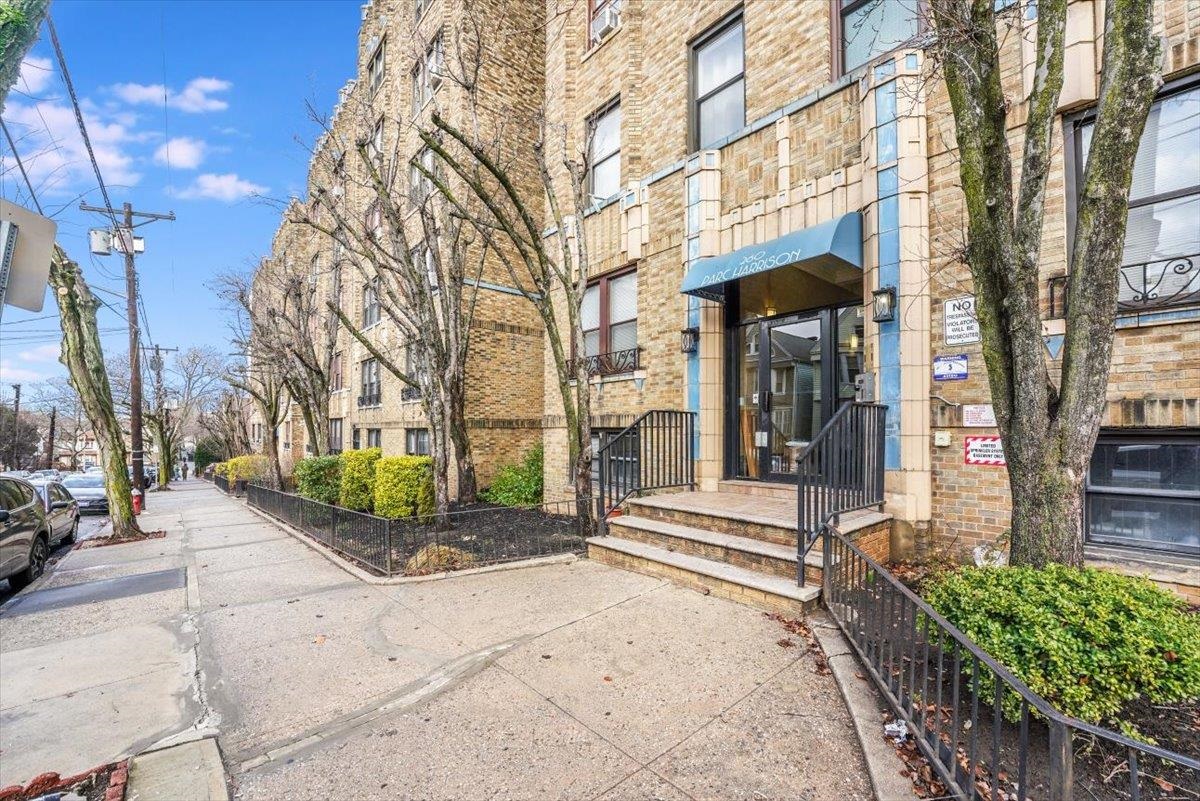 # 250005149 - For Rent in JERSEY CITY - Journal Square NJ