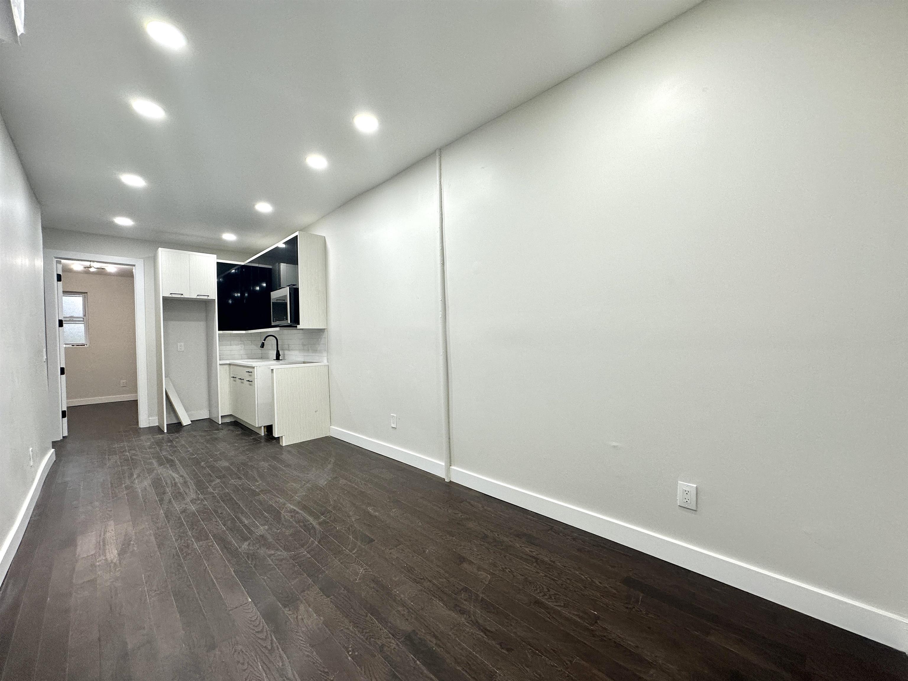 # 250005203 - For Rent in JERSEY CITY - Journal Square NJ