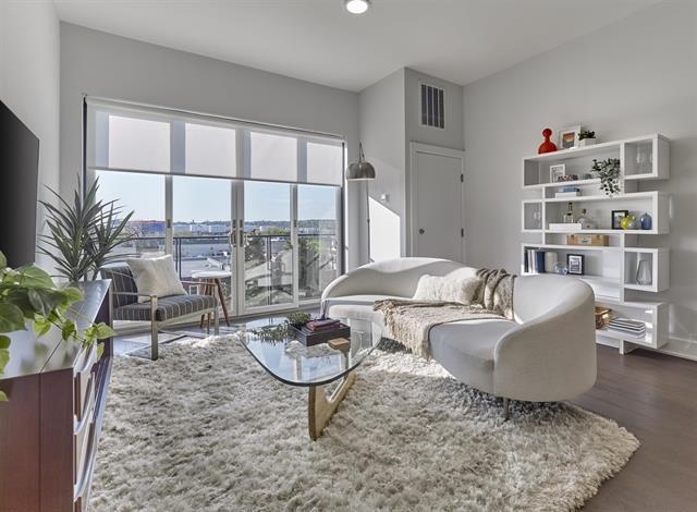 # 250005537 - For Rent in Bayonne NJ