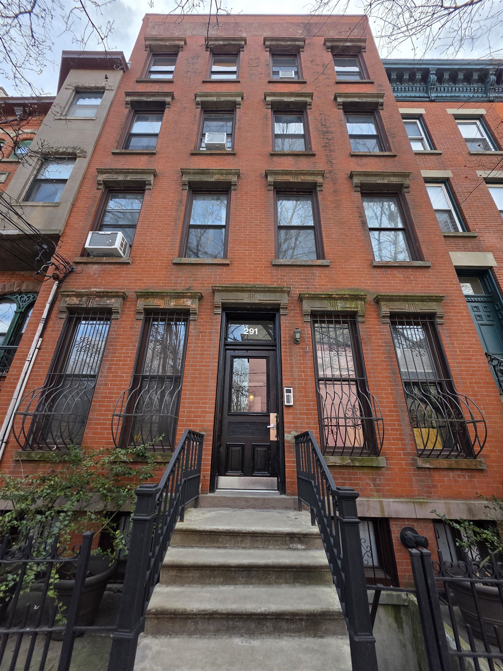 # 250005591 - For Rent in JERSEY CITY - Downtown NJ