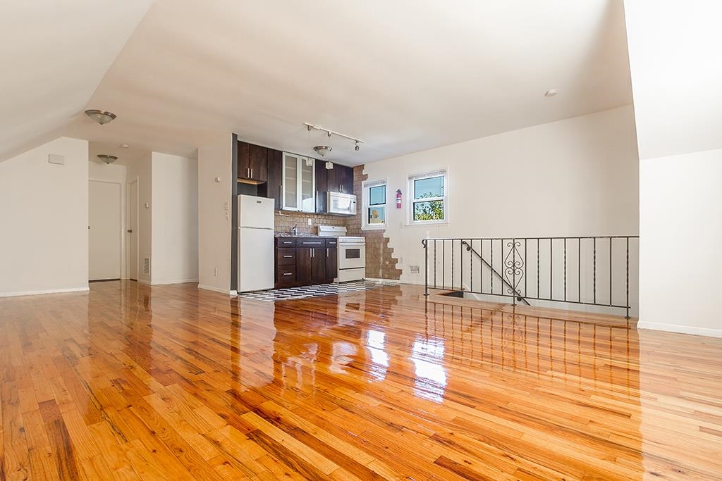 # 250005942 - For Rent in JERSEY CITY - Greenville NJ
