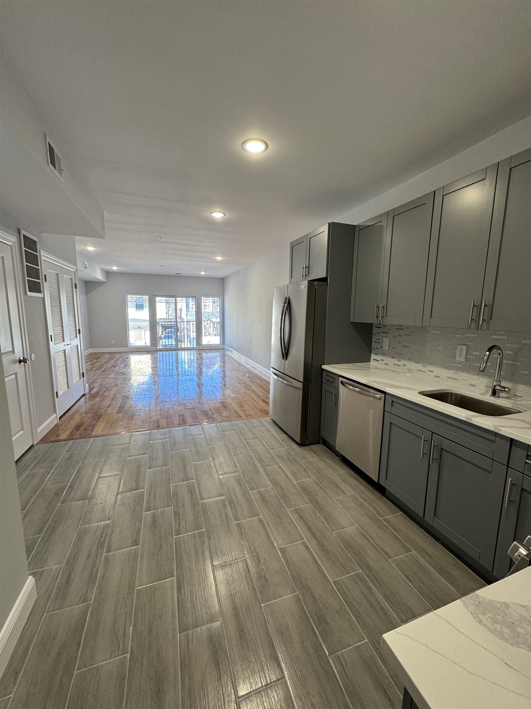 # 250006081 - For Rent in Newark NJ