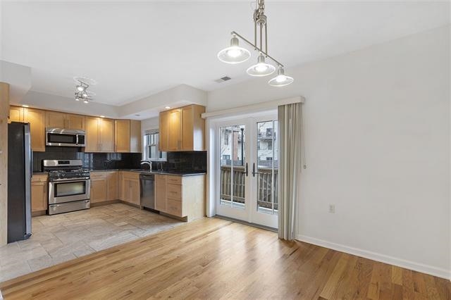 # 250006089 - For Rent in JERSEY CITY - Bergen-Lafayett NJ
