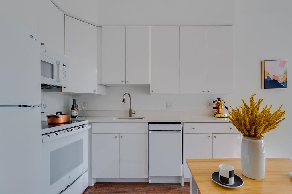 # 250006095 - For Rent in JERSEY CITY - Journal Square NJ