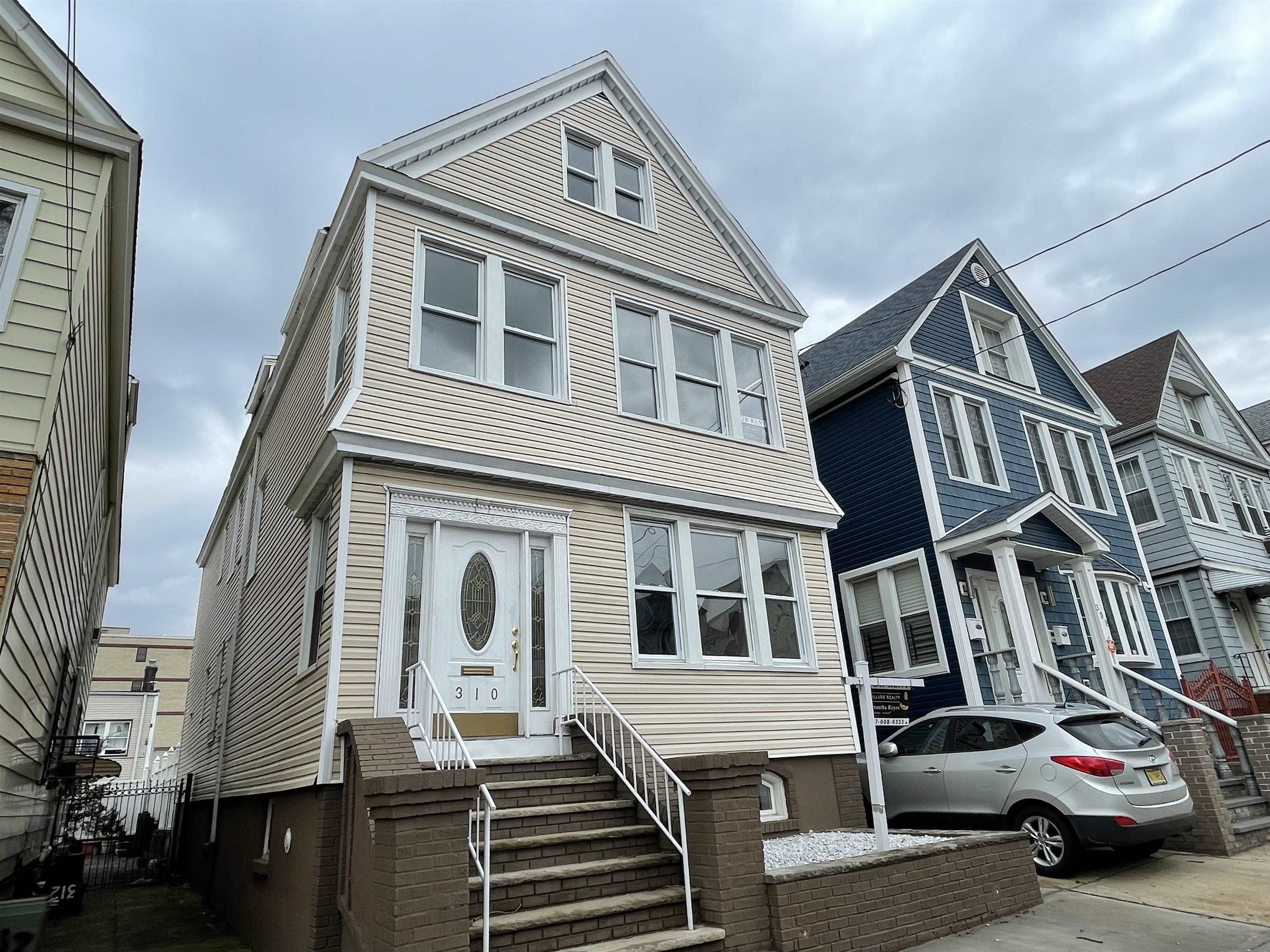 # 250006131 - For Rent in JERSEY CITY - West Bergen NJ
