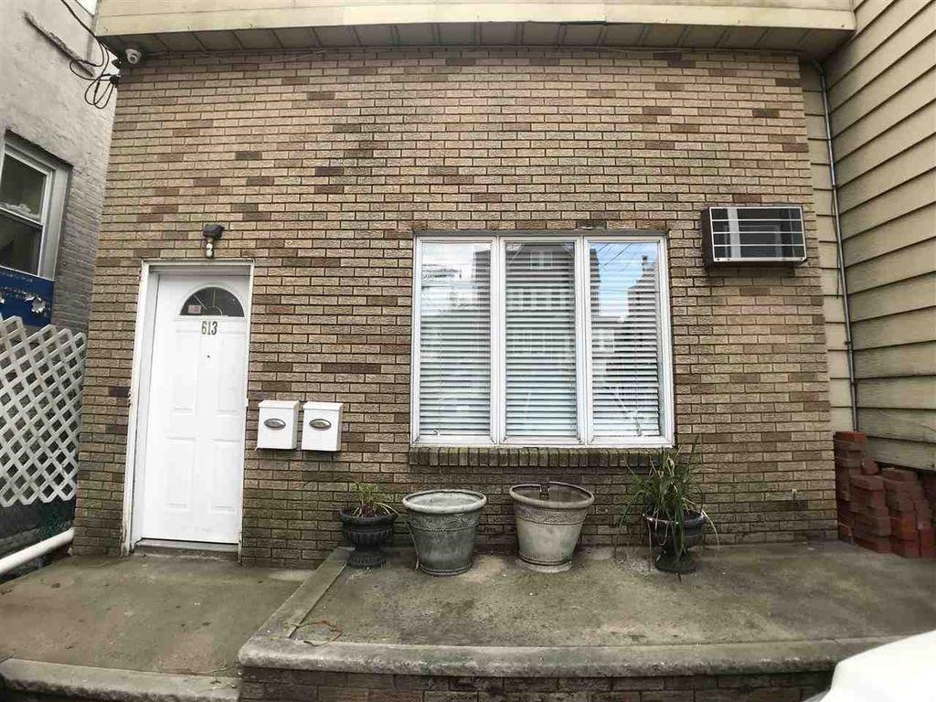 # 250006152 - For Rent in Union City NJ