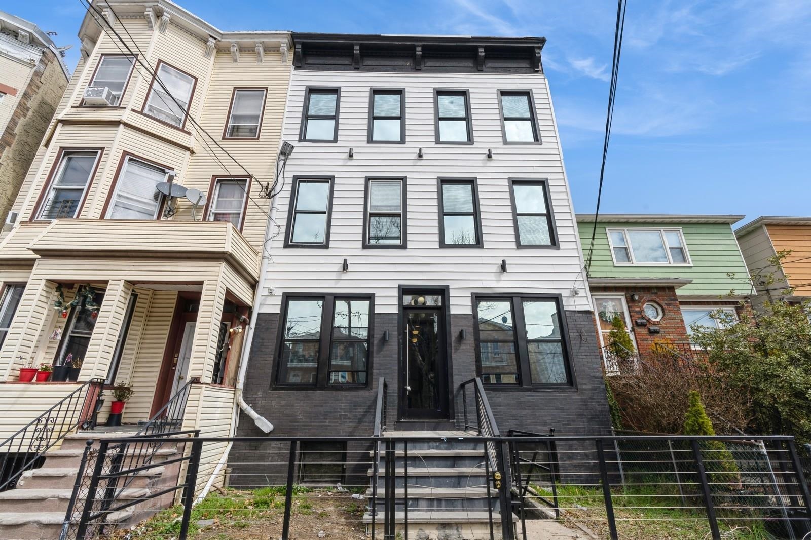 # 250006254 - For Rent in JERSEY CITY - Heights NJ