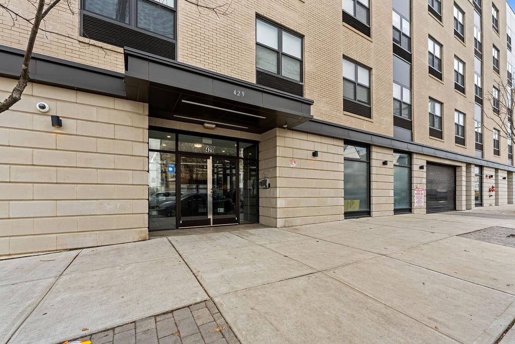 # 250006366 - For Rent in JERSEY CITY - West Bergen NJ
