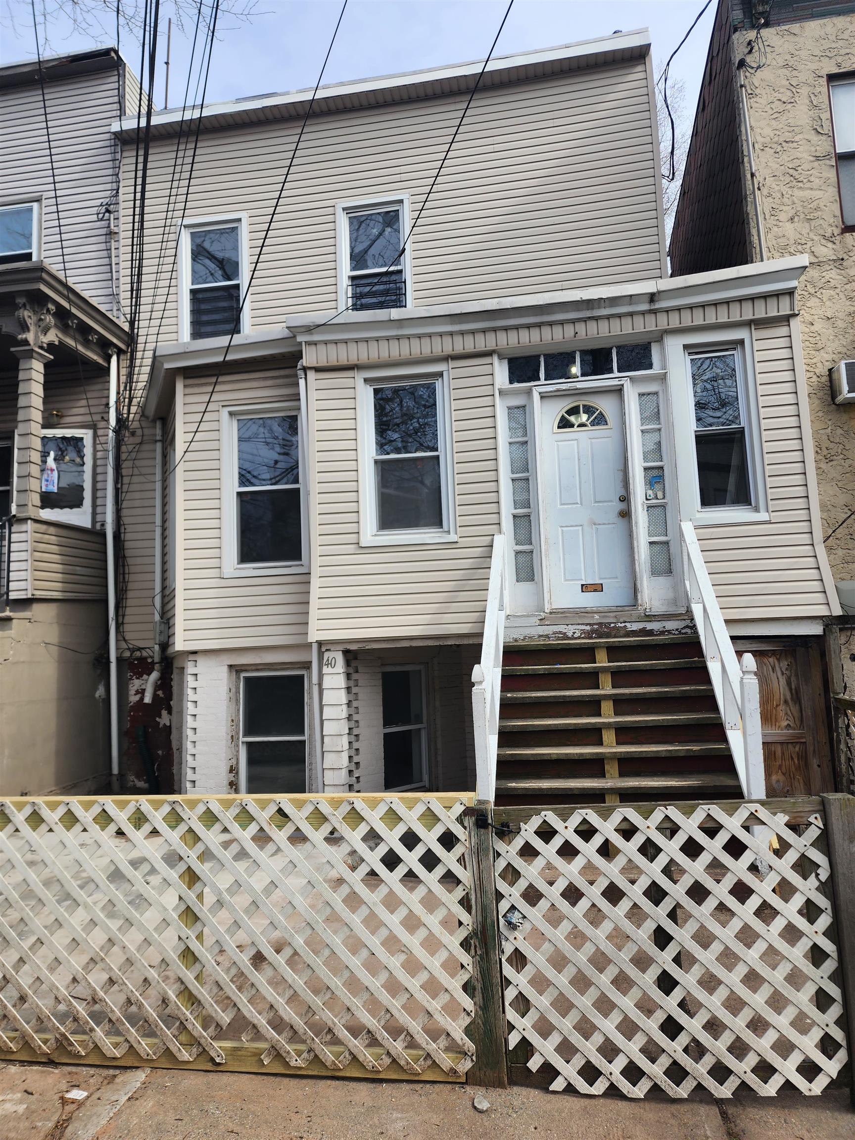 # 250006371 - For Rent in JERSEY CITY - Heights NJ