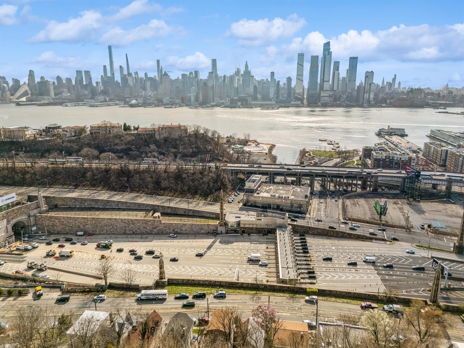 # 250006402 - For Rent in Weehawken NJ