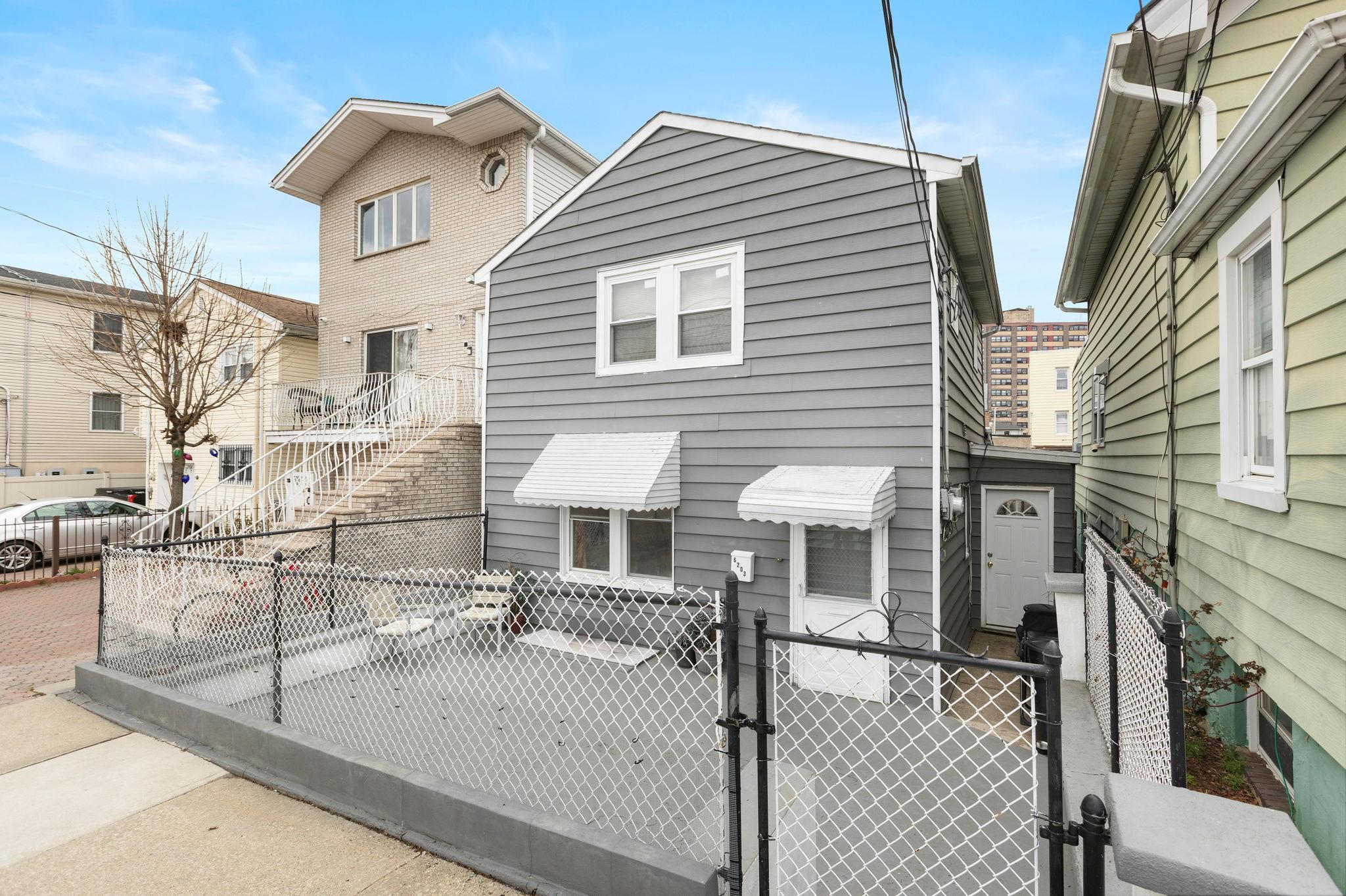 # 250006528 - For Rent in North Bergen NJ